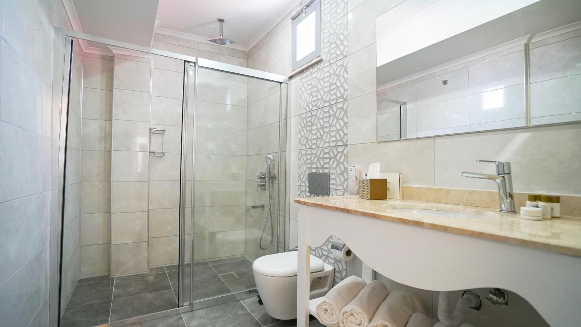 Lake House Swim- up Standart Room