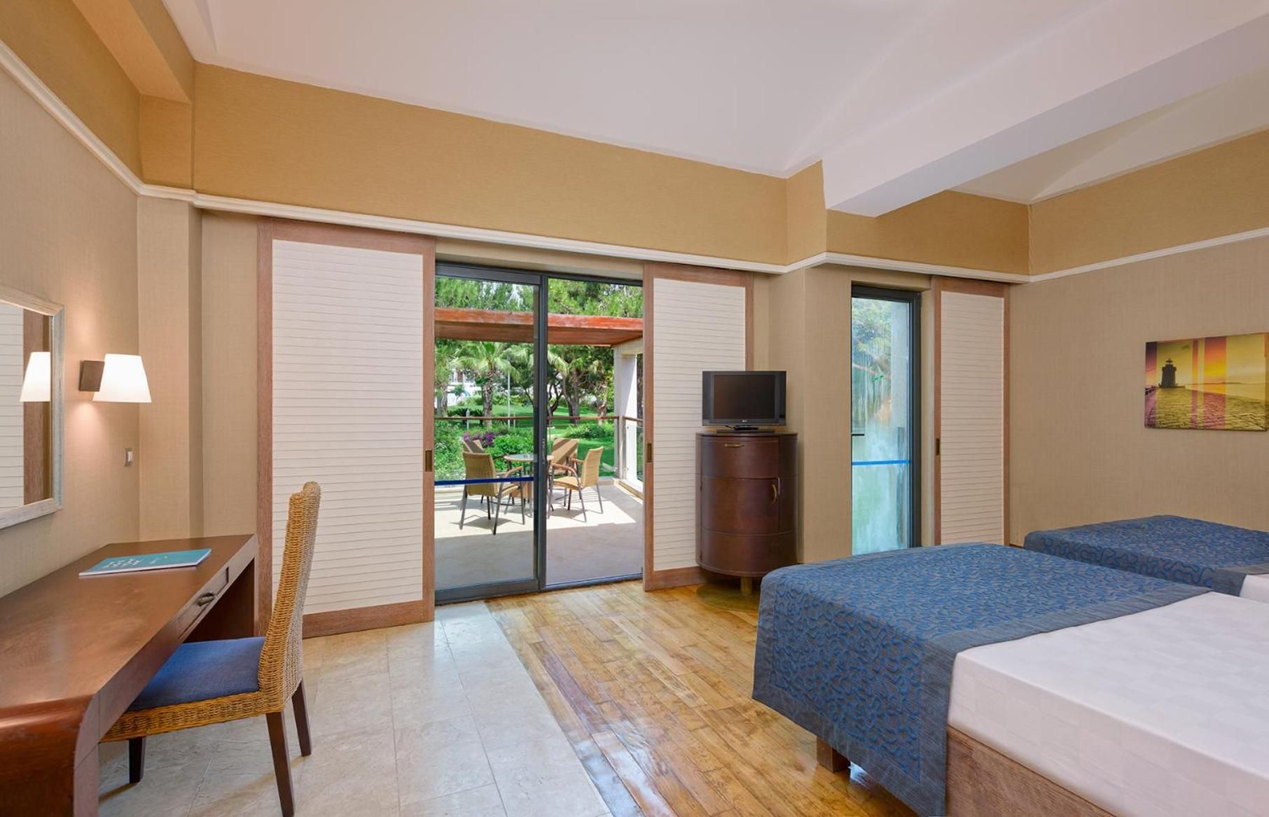 Family Suite with Land View