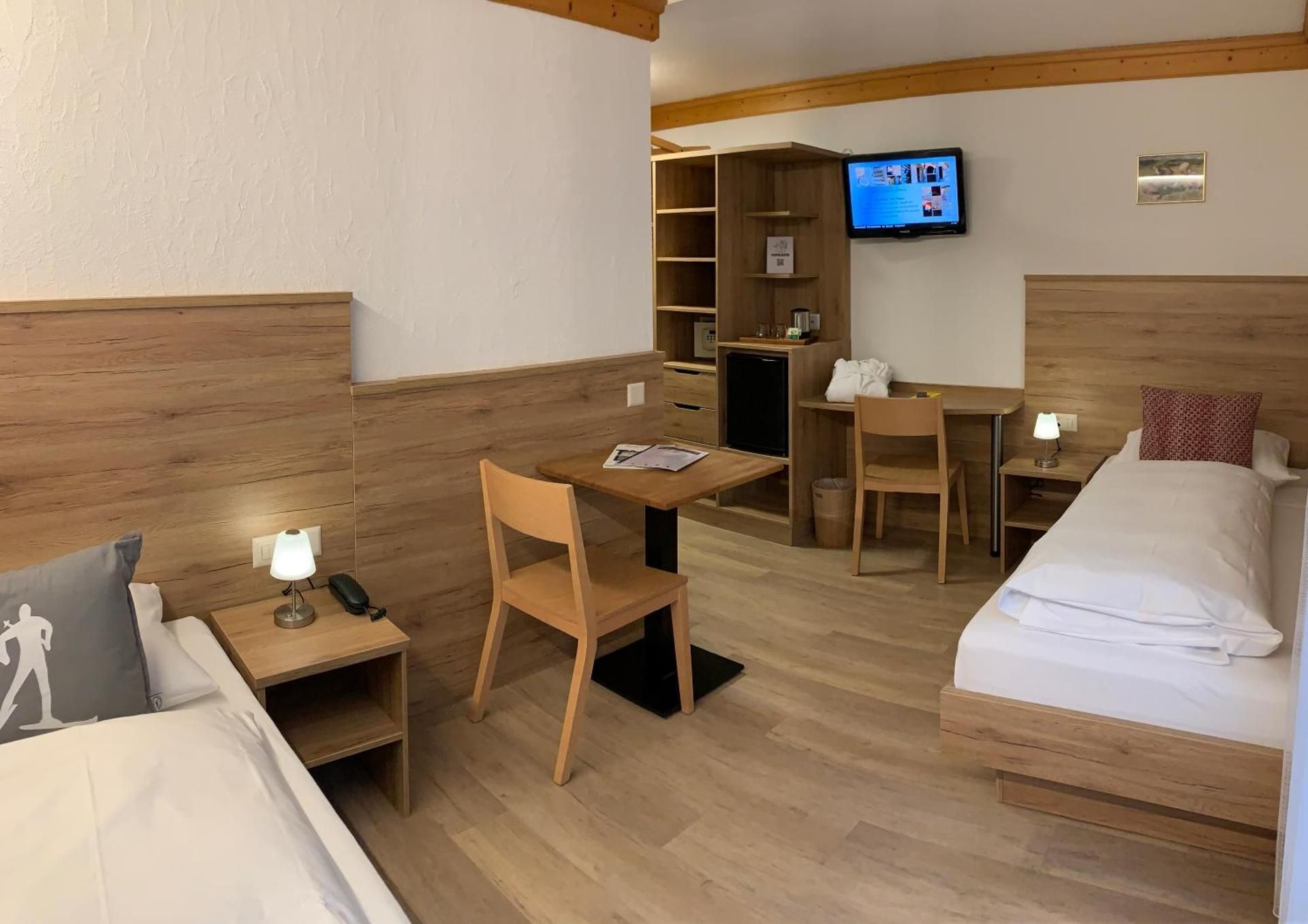Room with 2 separate beds