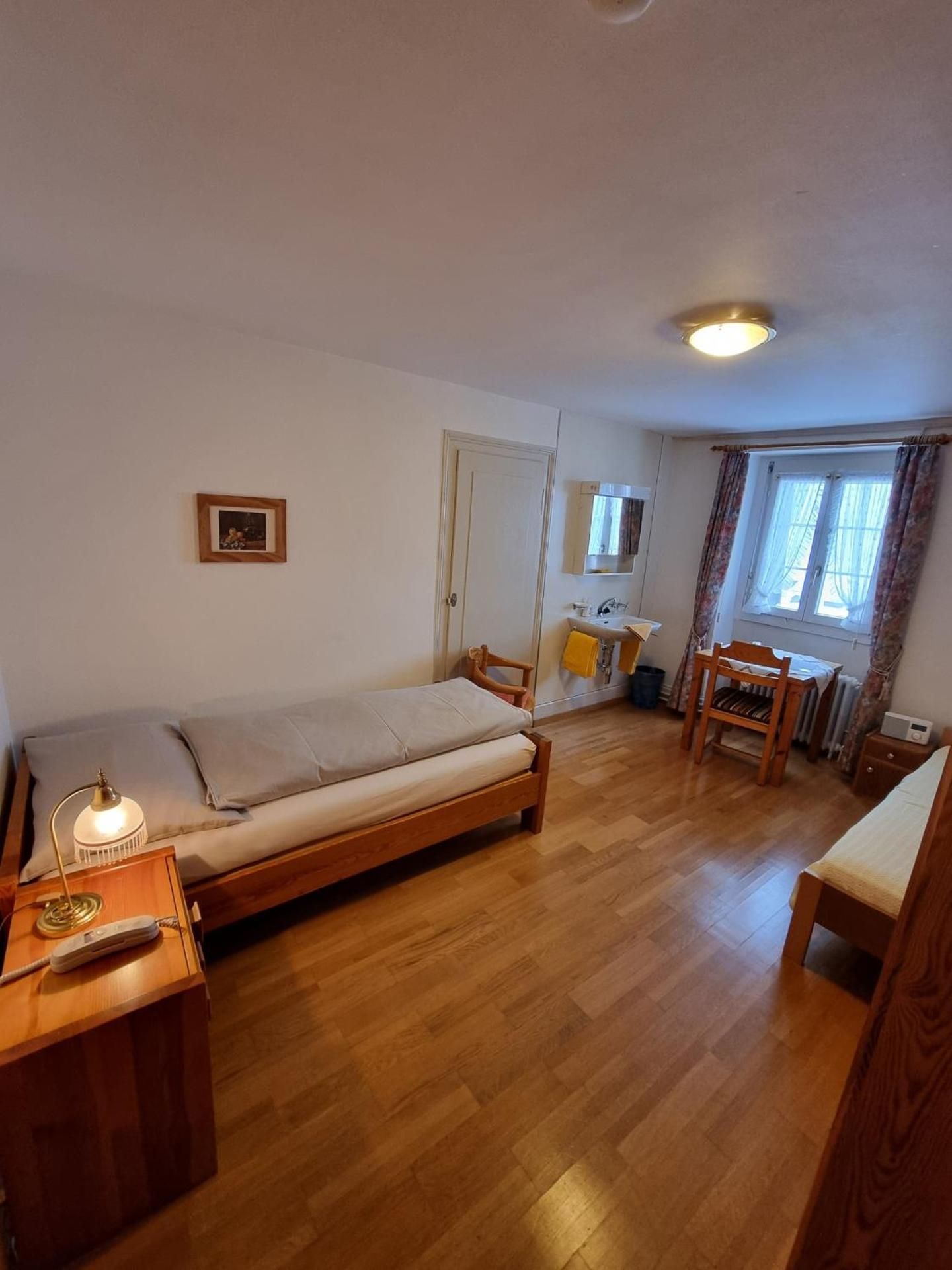 Budget Single Room with Shared Bathroom