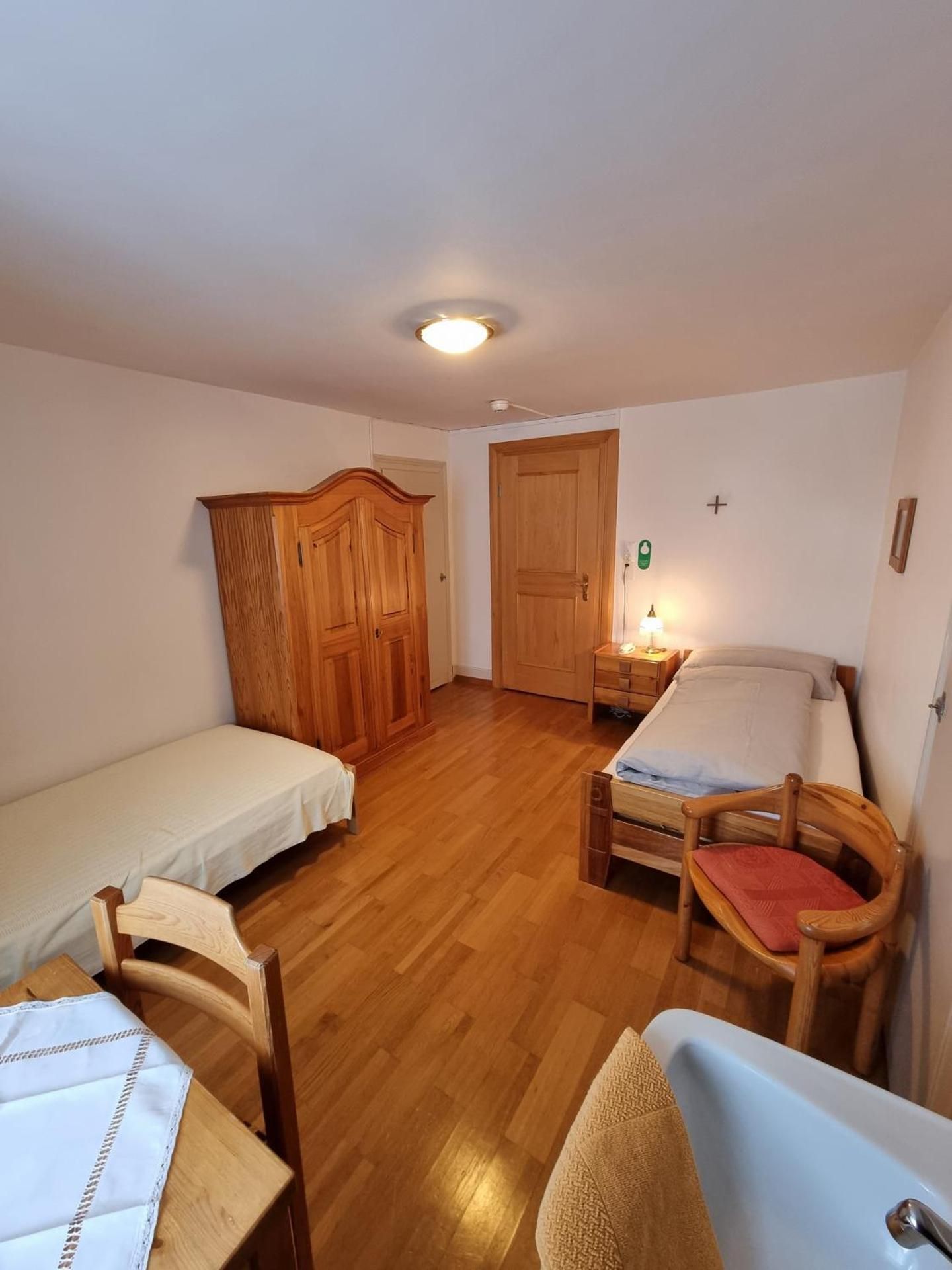 Budget Single Room with Shared Bathroom