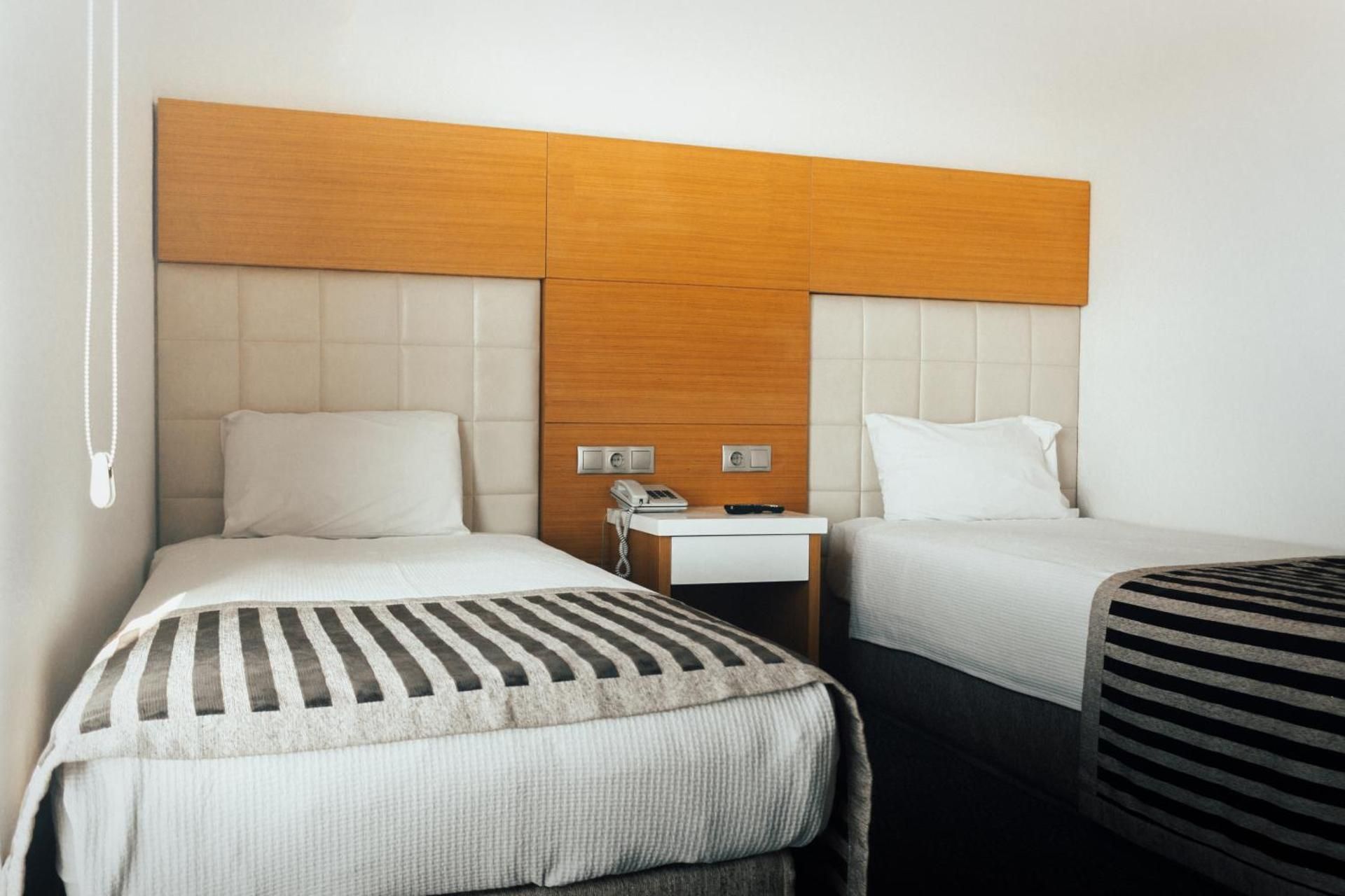 Nüzhet Otel Standard Twin Room 2