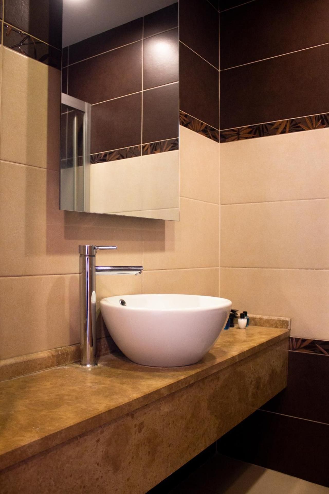 Nüzhet Otel Standard Twin Room 3