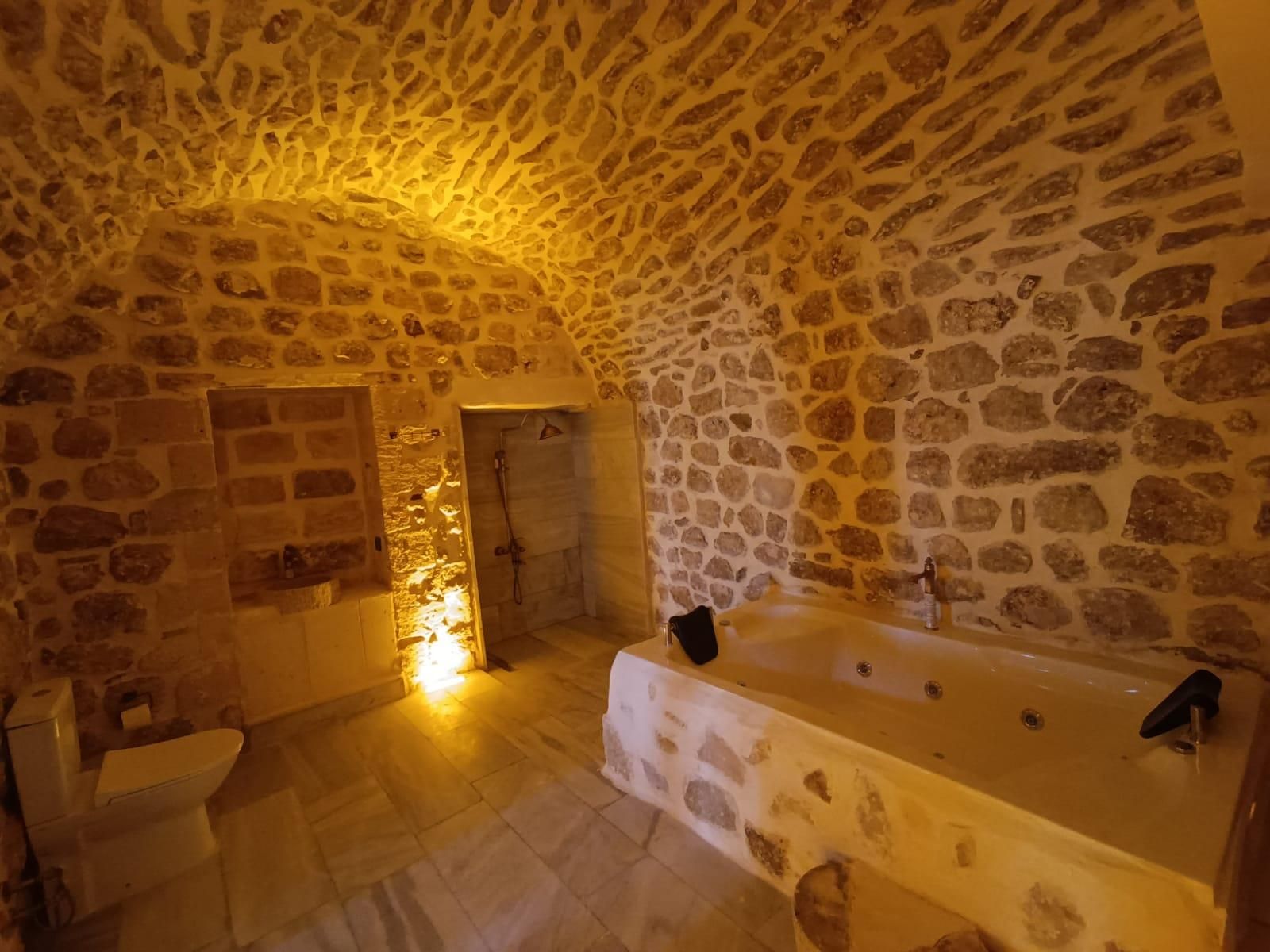 Deluxe Suite with Jacuzzi