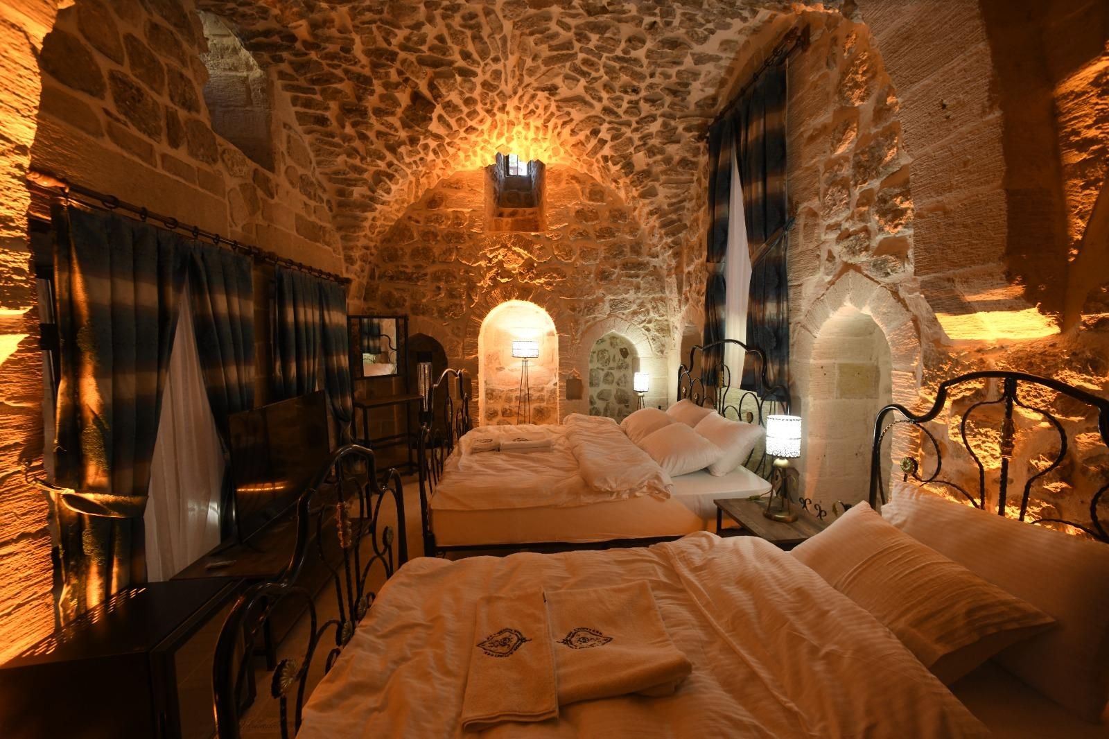 Standard - 1 Queen Bed