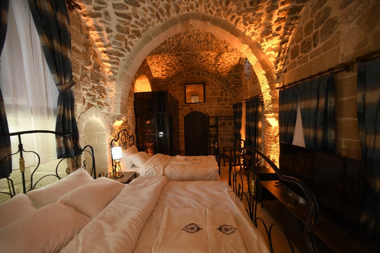 Standard - 1 Queen Bed