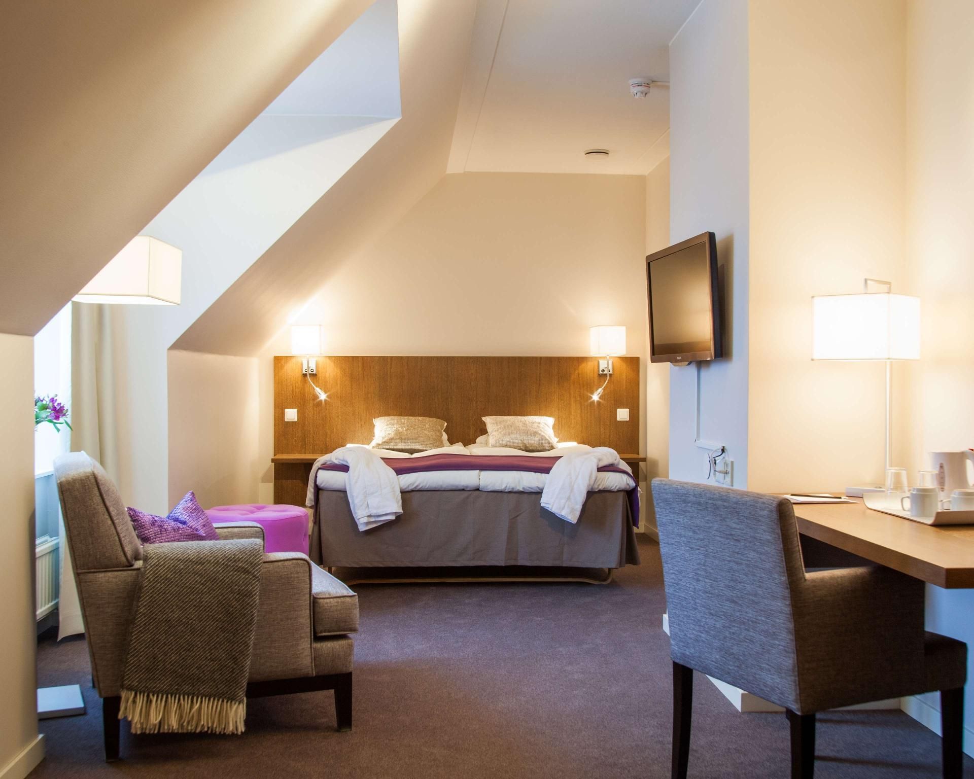 1 Queen Bed, NonSmoking, Classic Room