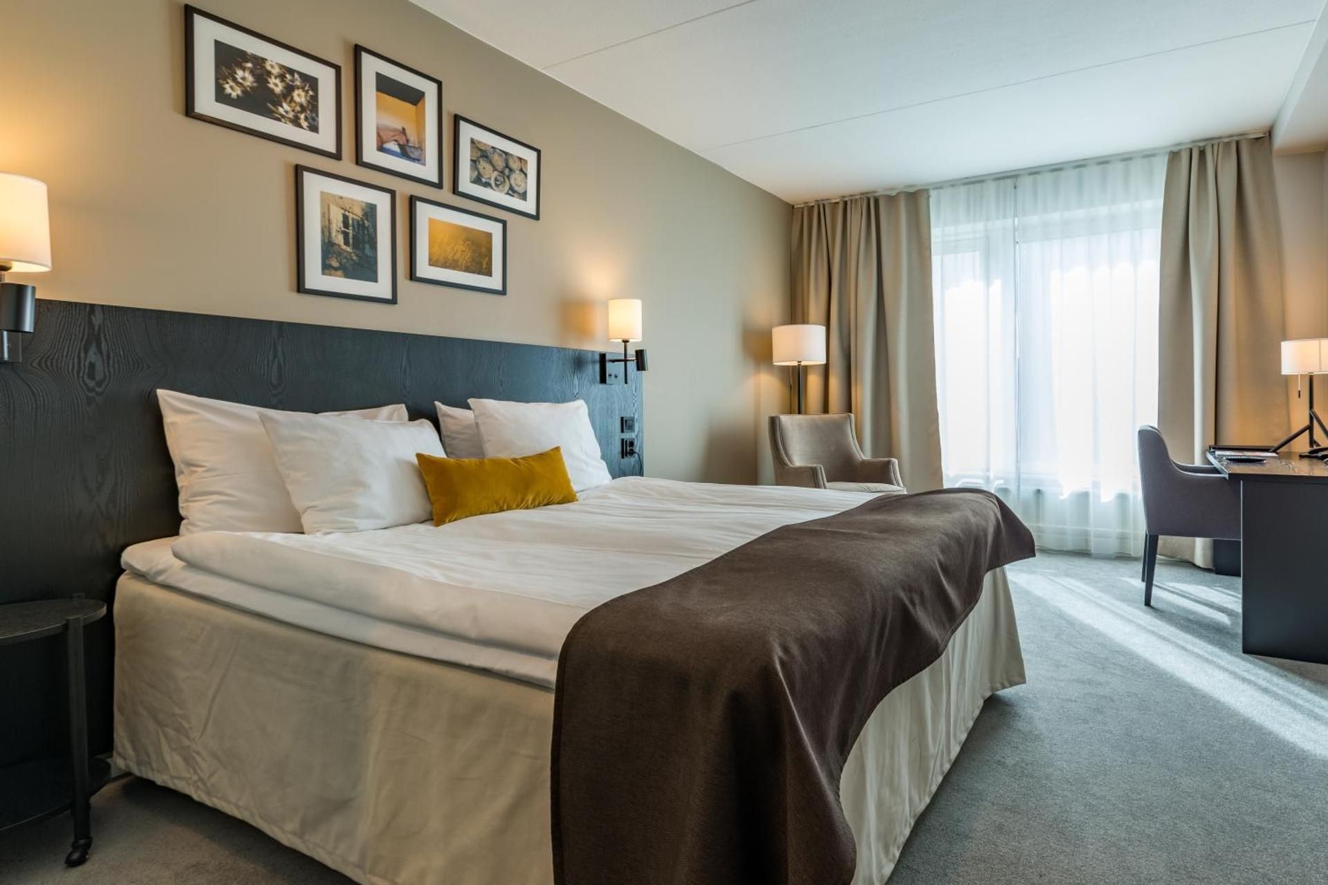 Best Western Plus Hotel Plaza 1 King Bed, NonSmoking, Deluxe Room