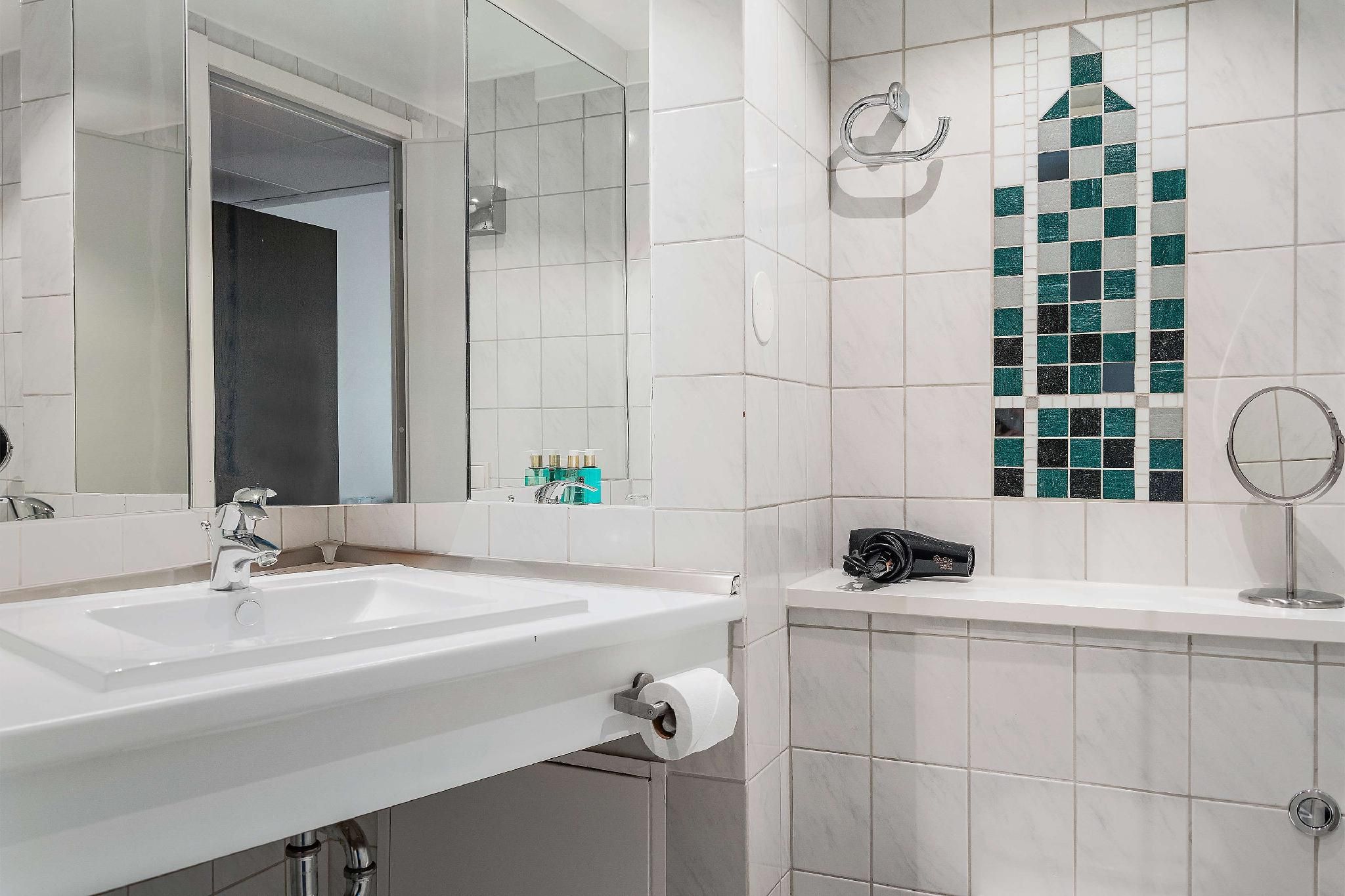 2 Single Beds, Nonsmoking, Family Room, Sofabed, Separate Living Area