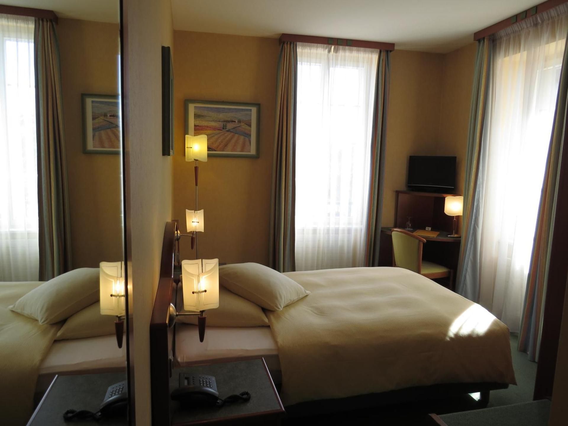 Single Room with Lake View