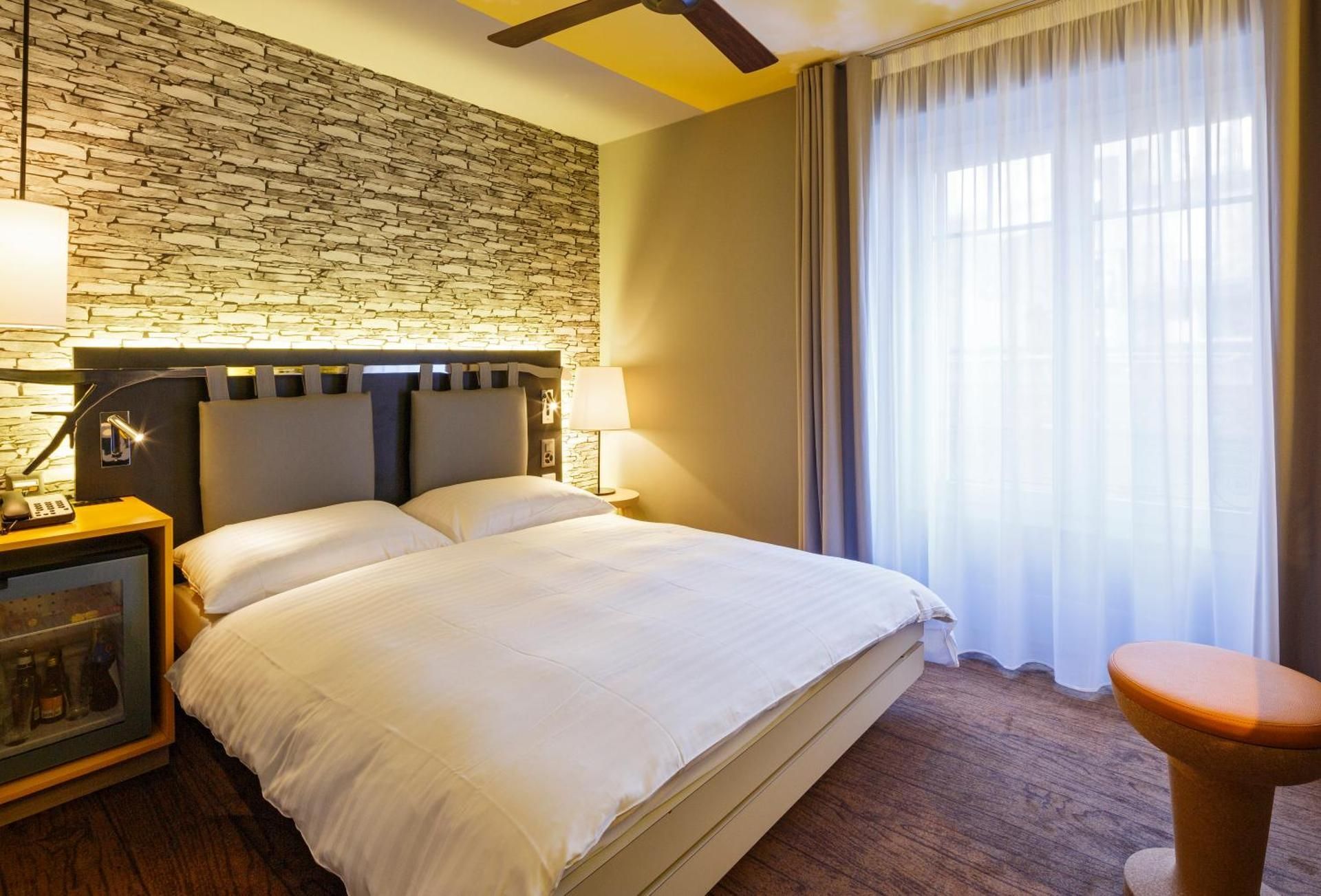 Double or Twin Room with Street View