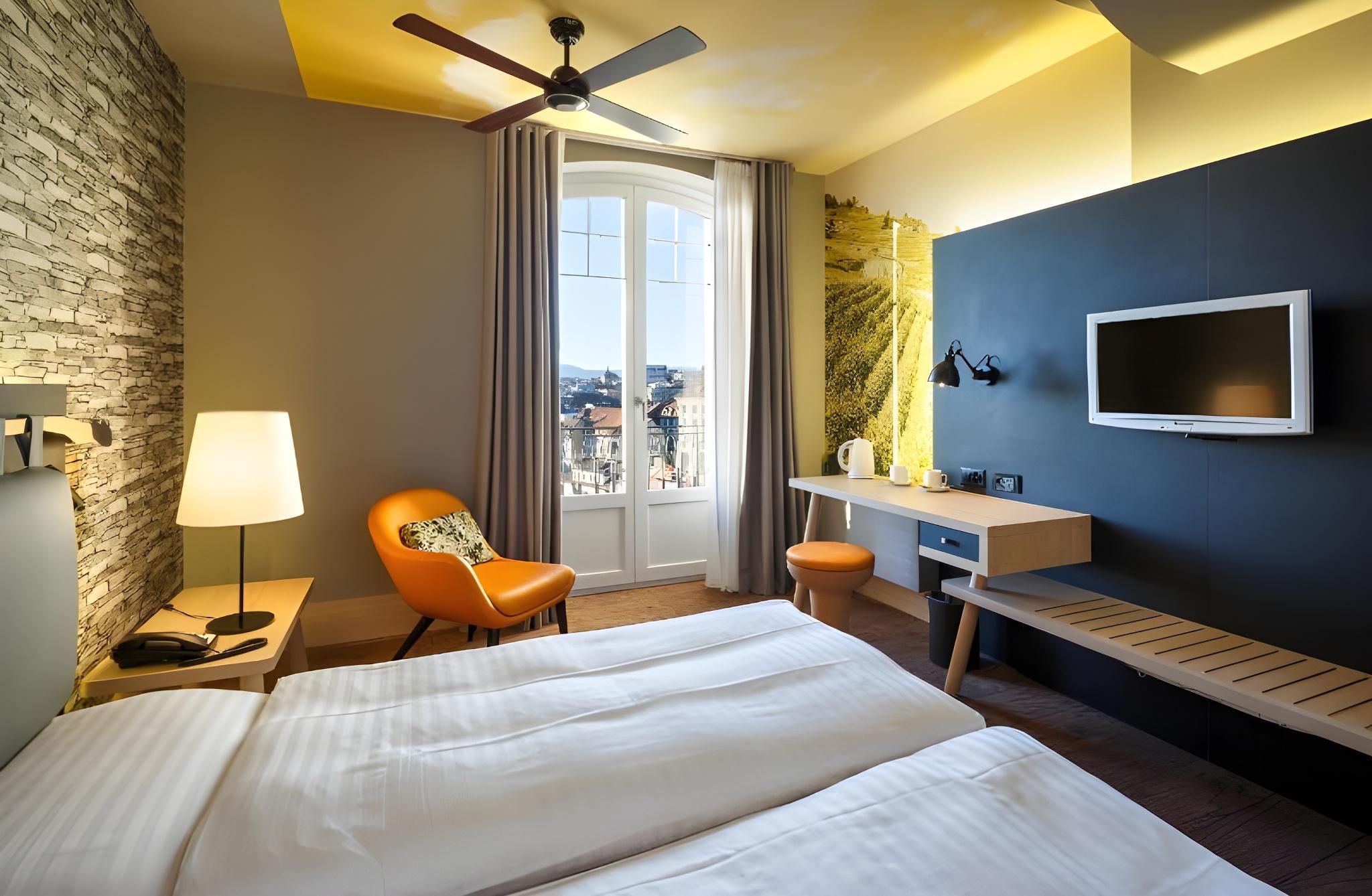 Double or Twin Room with Street View