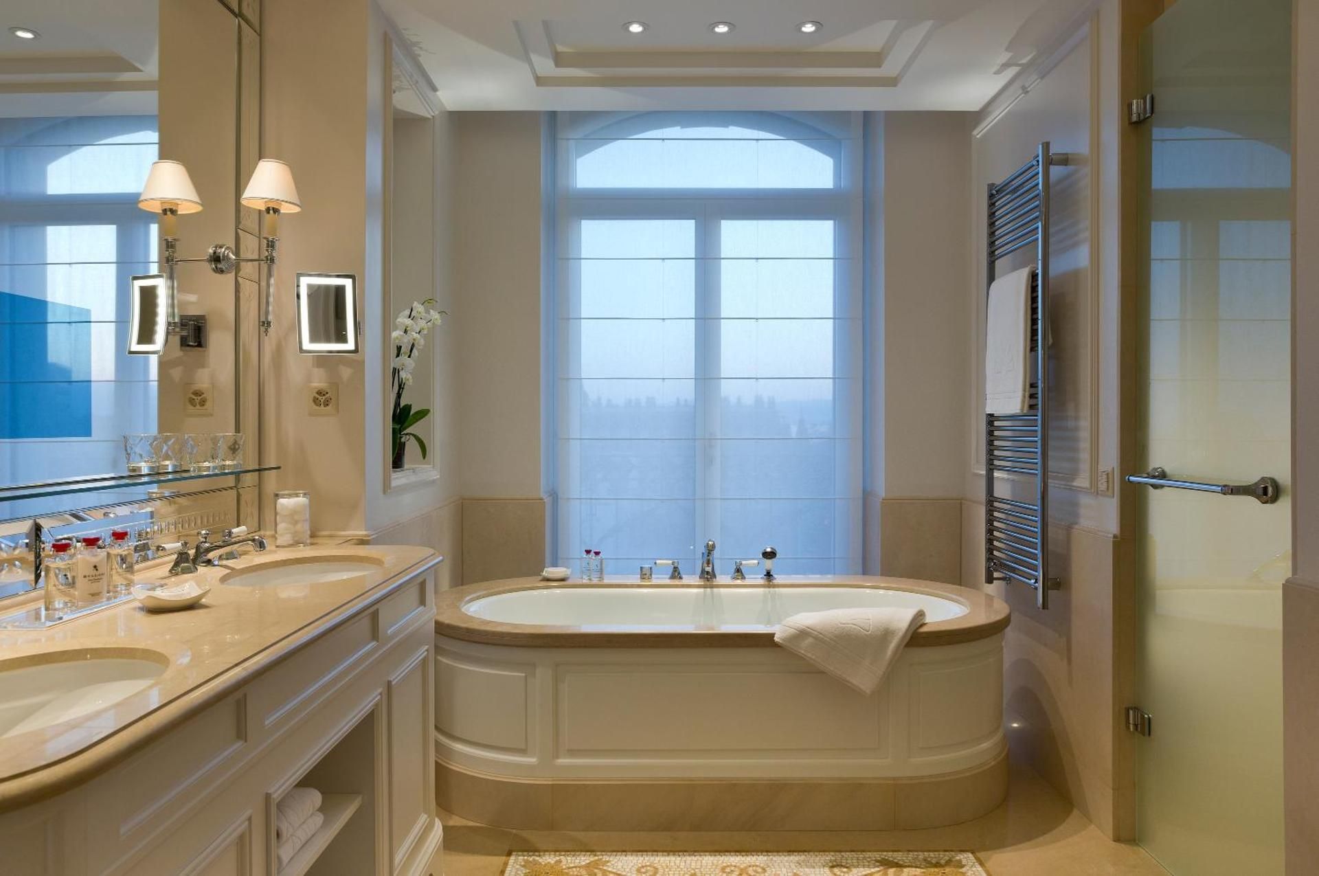 Palace Junior Suite with Lake View