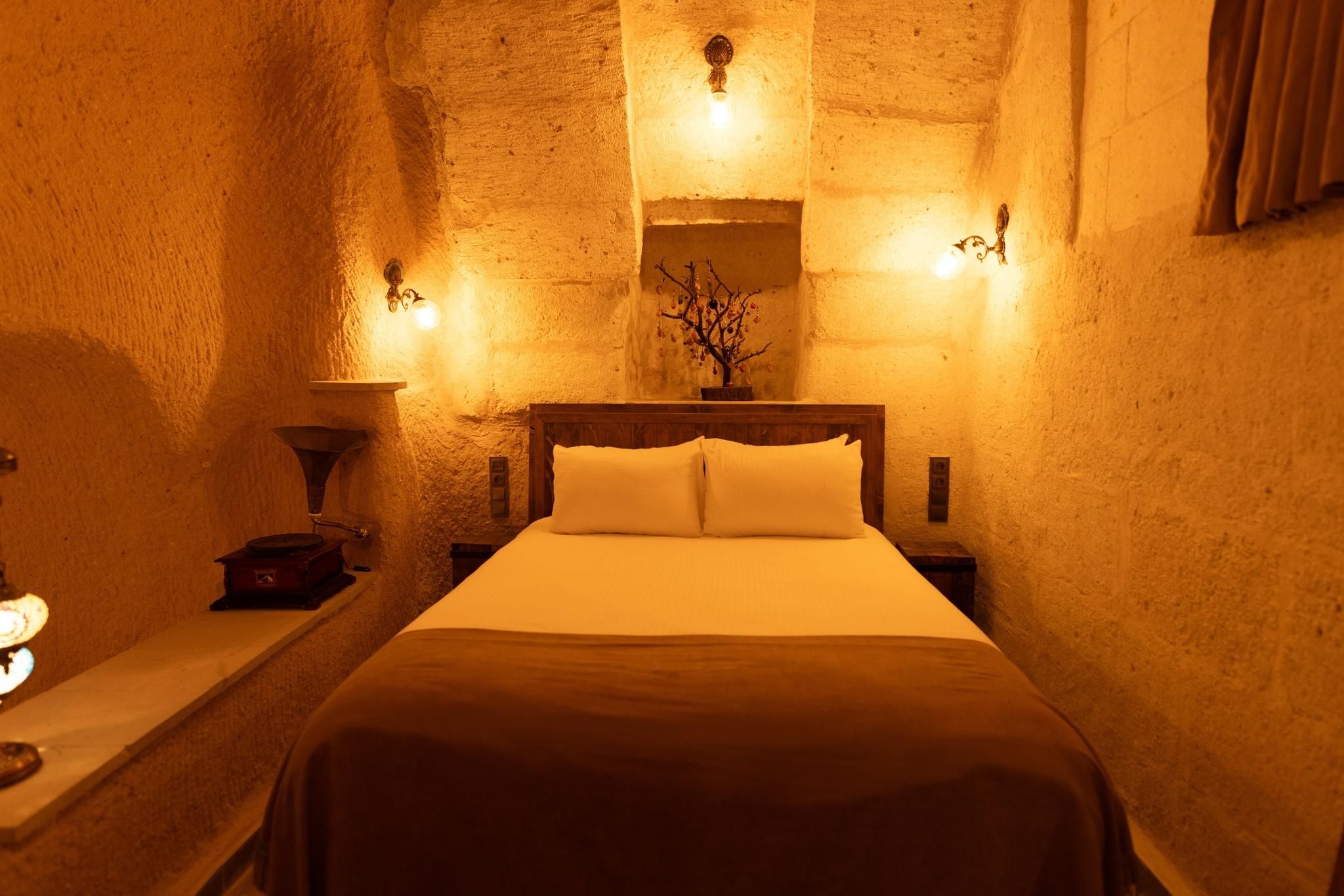 Cave King Suite
