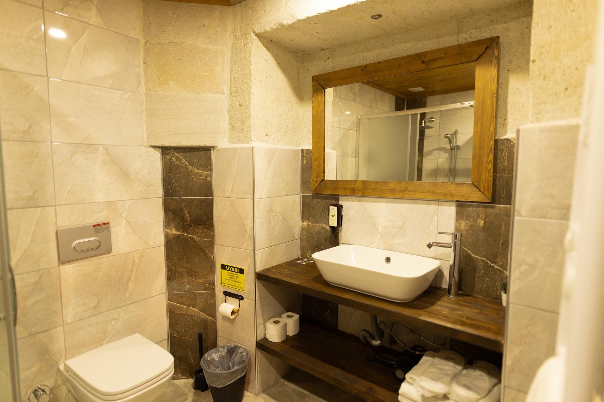 Defne King Suite