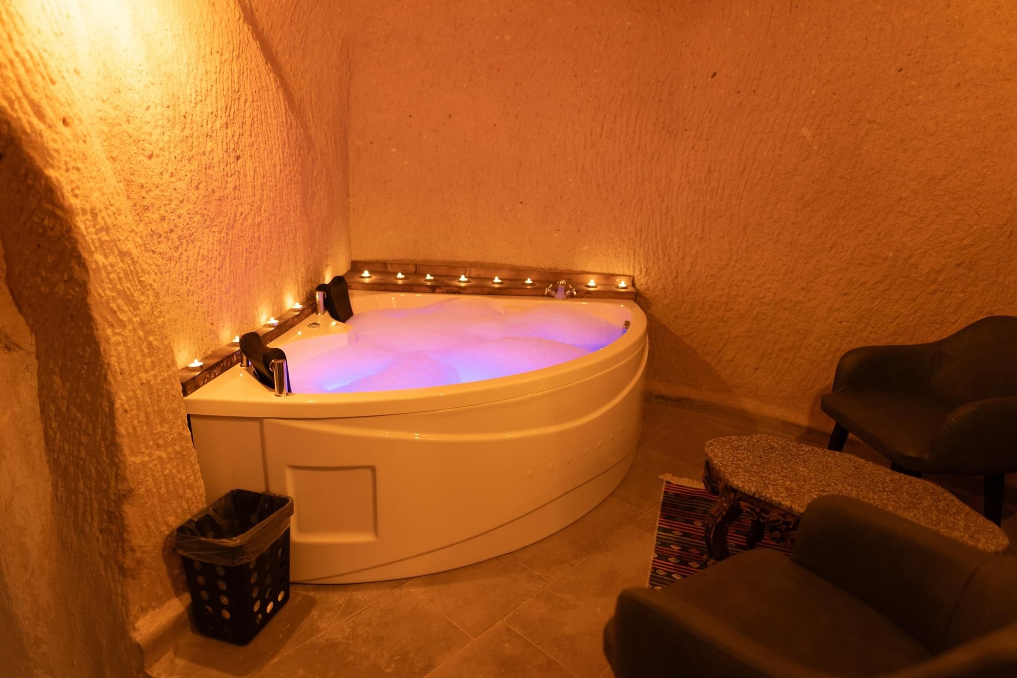 Cave King Suite