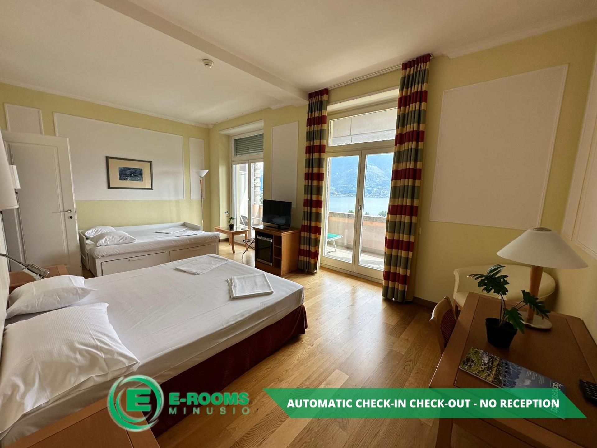 Quadruple Room with Lake View