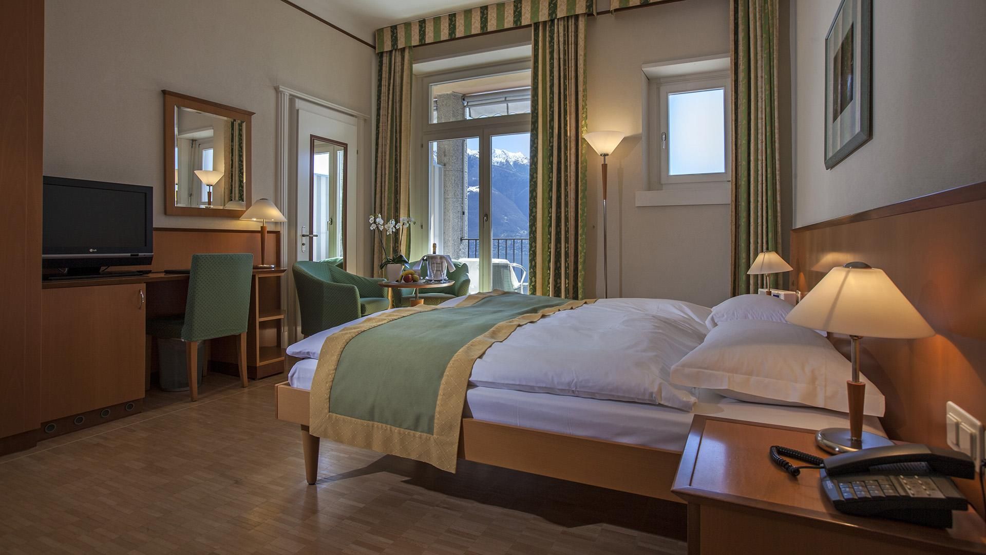 Twin Lake View with Room