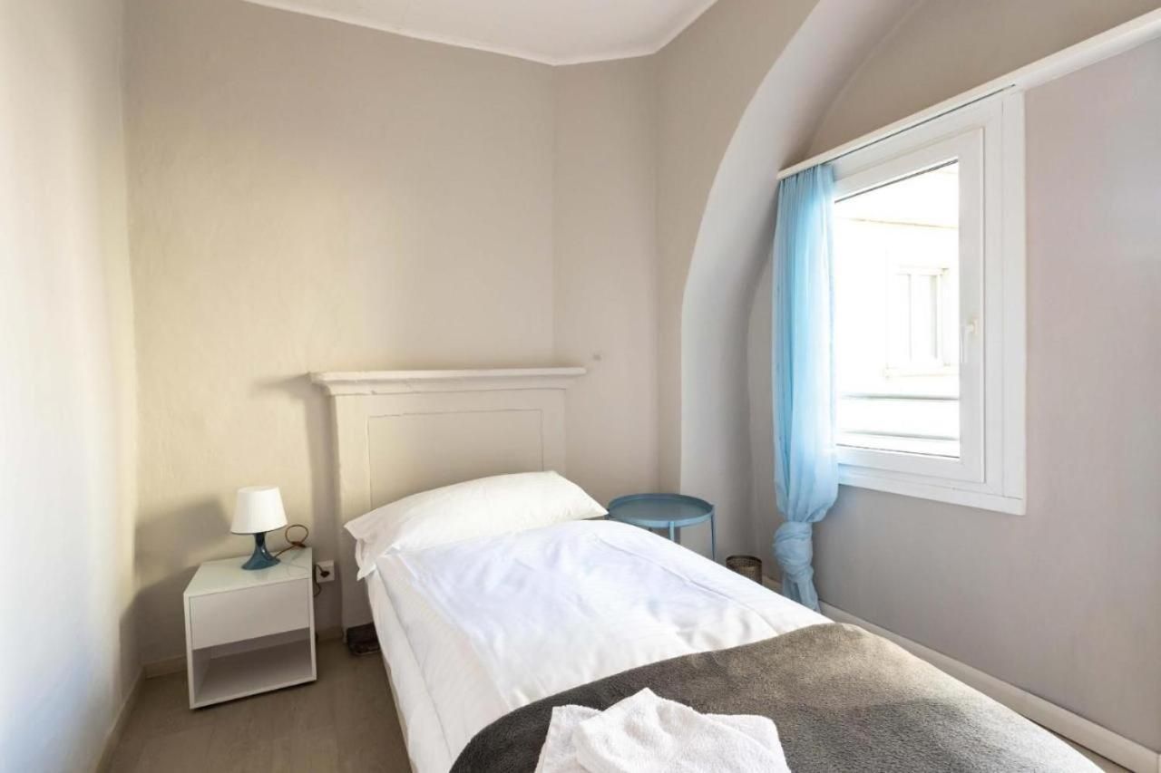 Single Room with Shared Bathroom