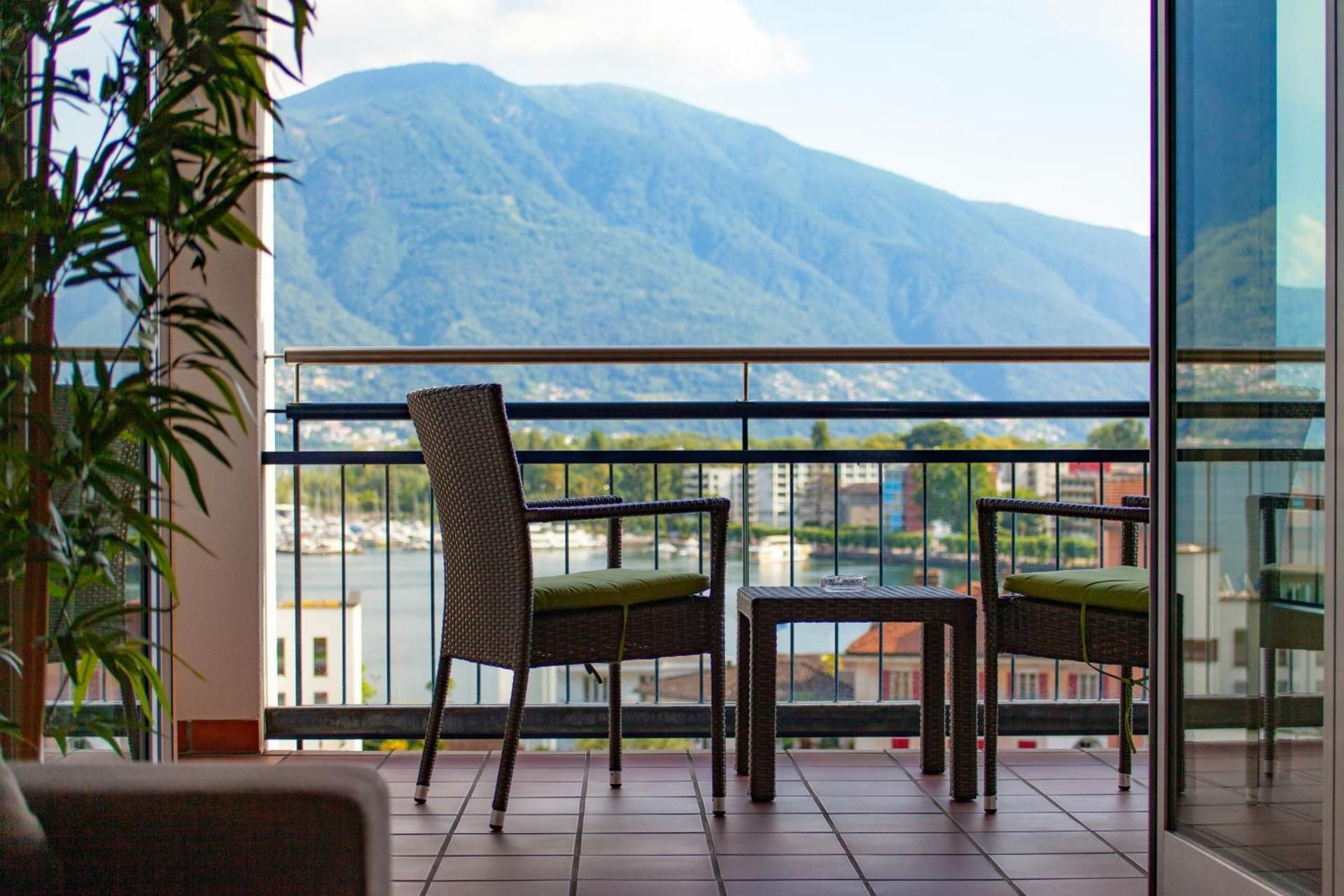 Superior Apartment with Lake View