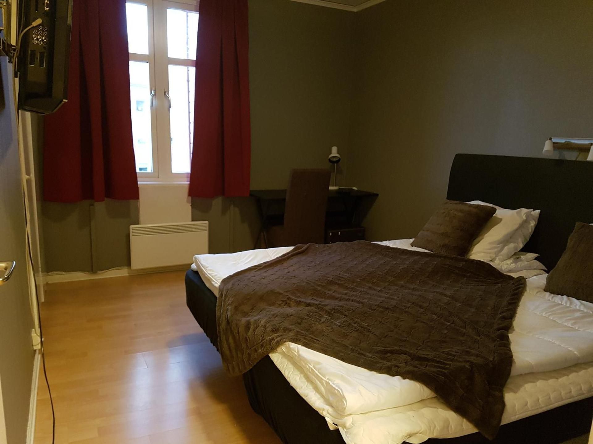 Economy Twin Room with Shared Bathroom