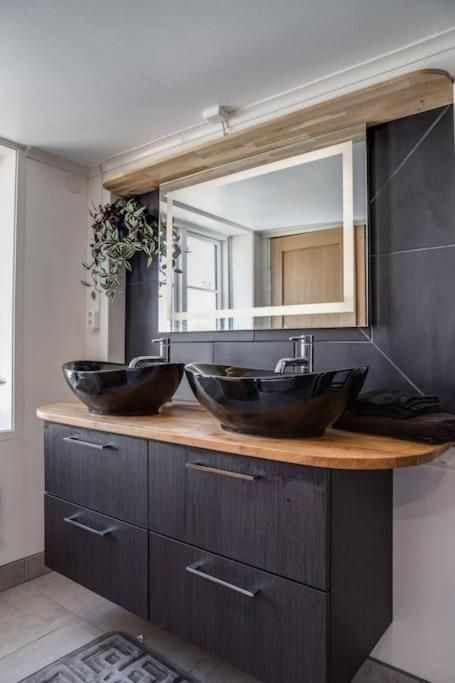 Three-Bedroom Apartment with Balcony