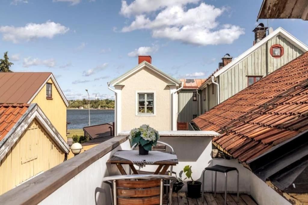 Three-Bedroom Apartment with Balcony
