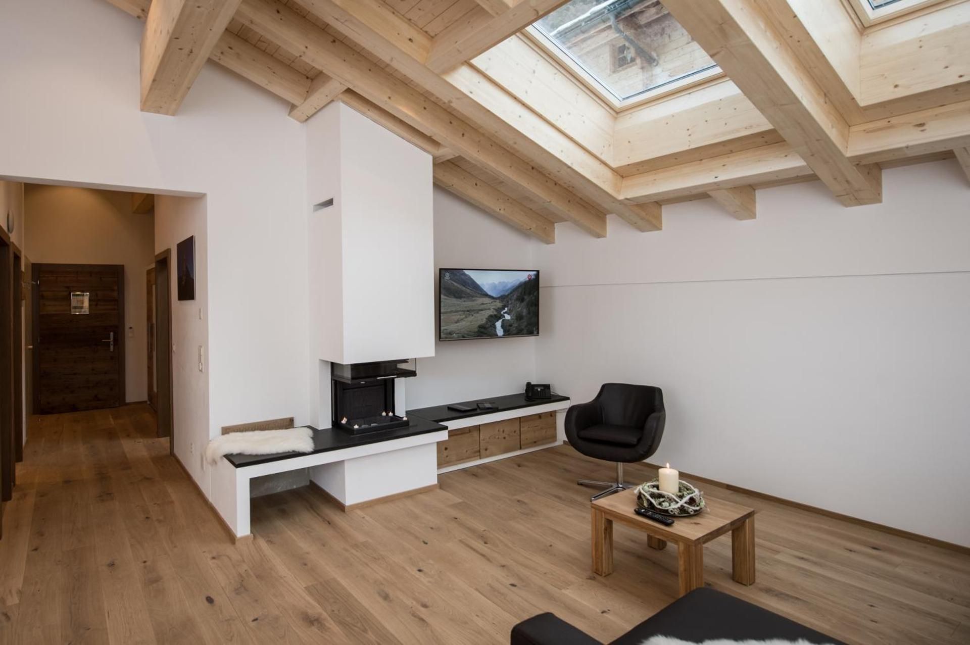 Deluxe Two-Bedroom Apartment with Balcony and Matterhorn View