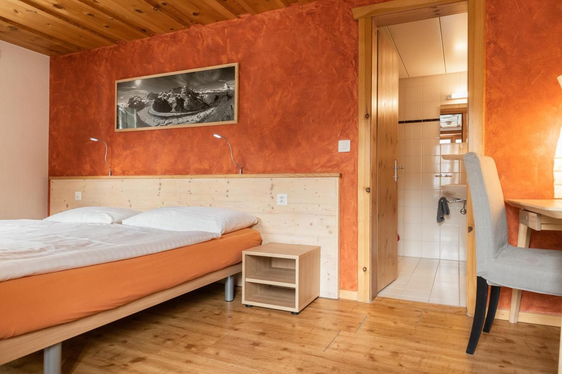 Hotel Bahnhof Double Room with Matterhorn View