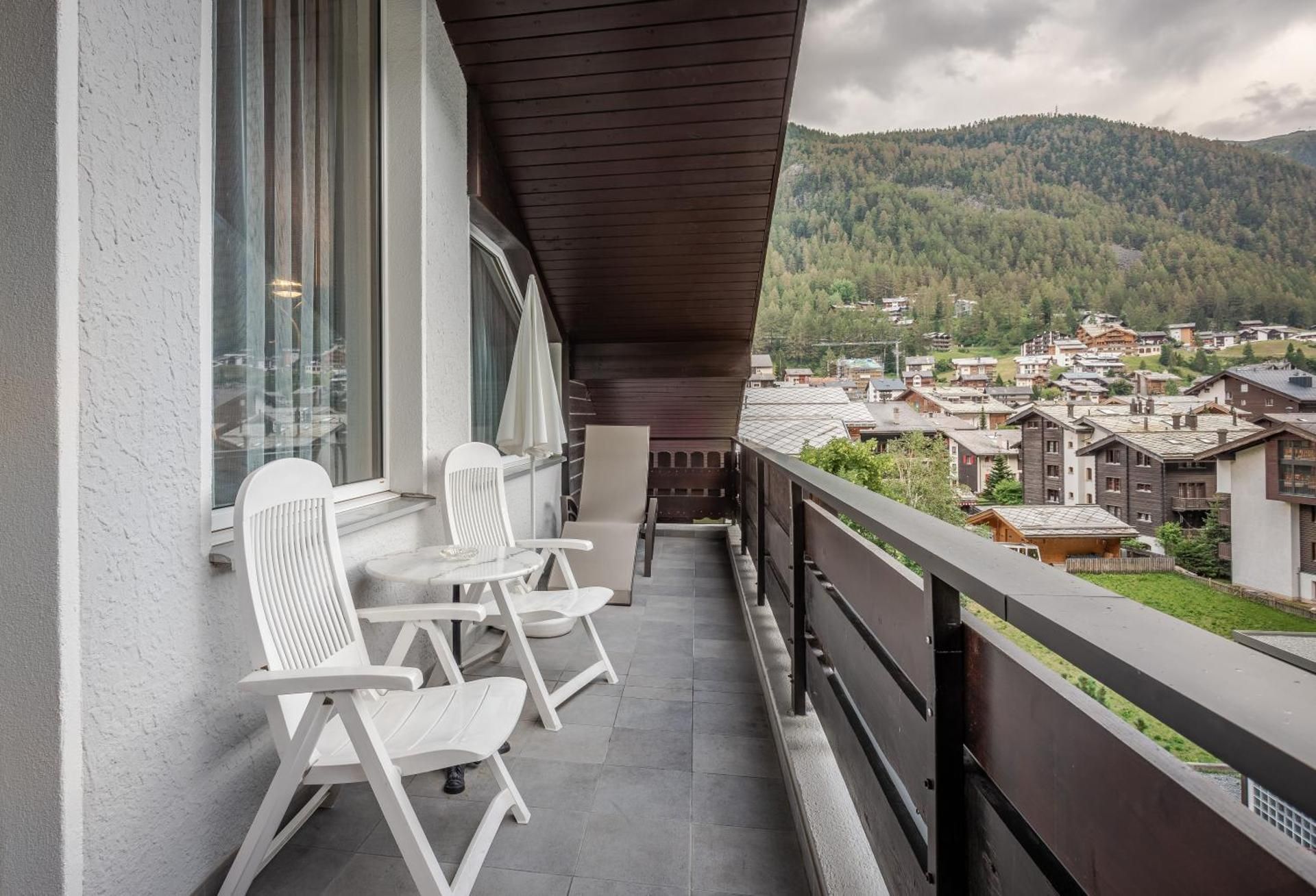 Deluxe Suite with Matterhorn View