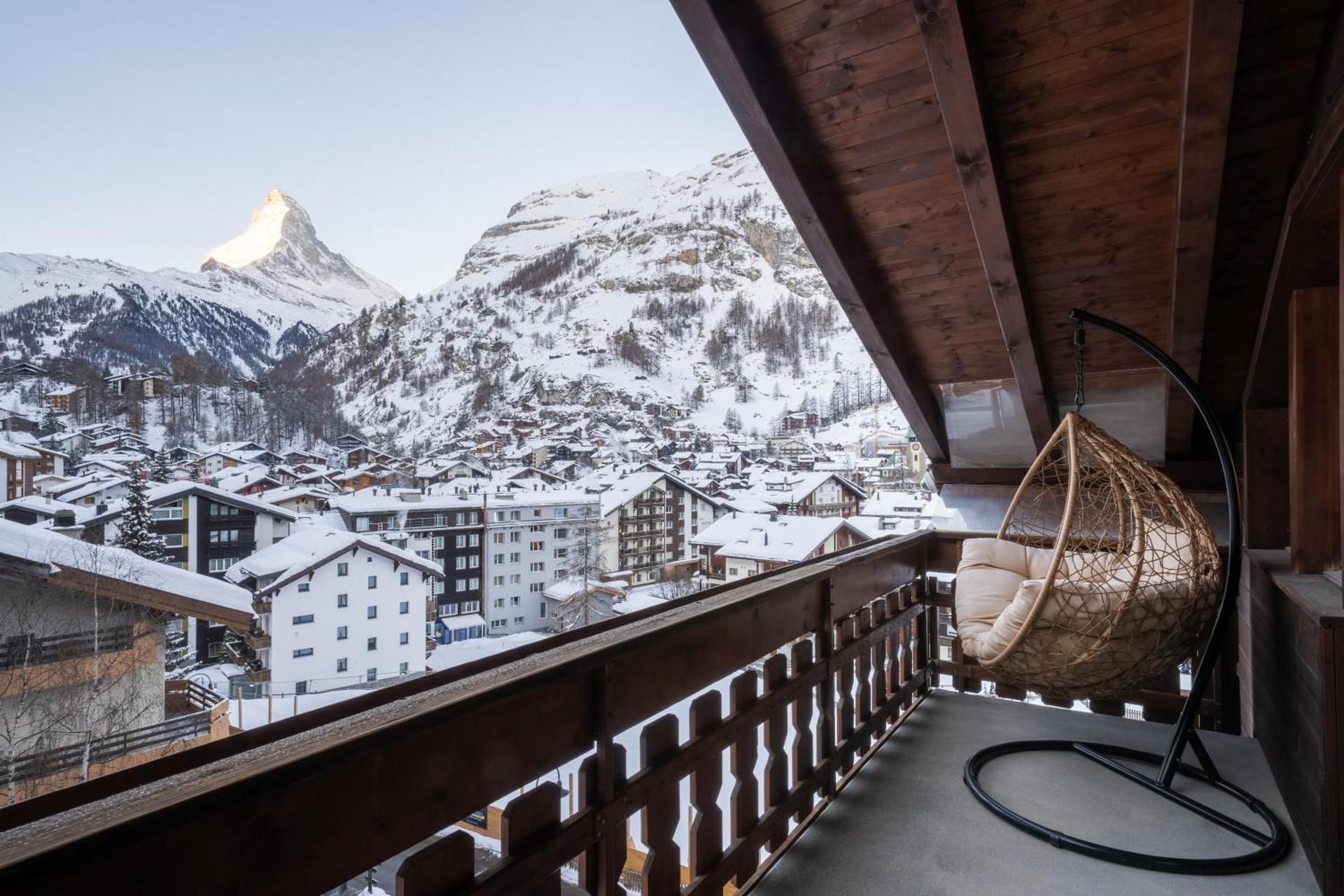 Penthouse Apartment with 3 bedrooms with Matterhorn View