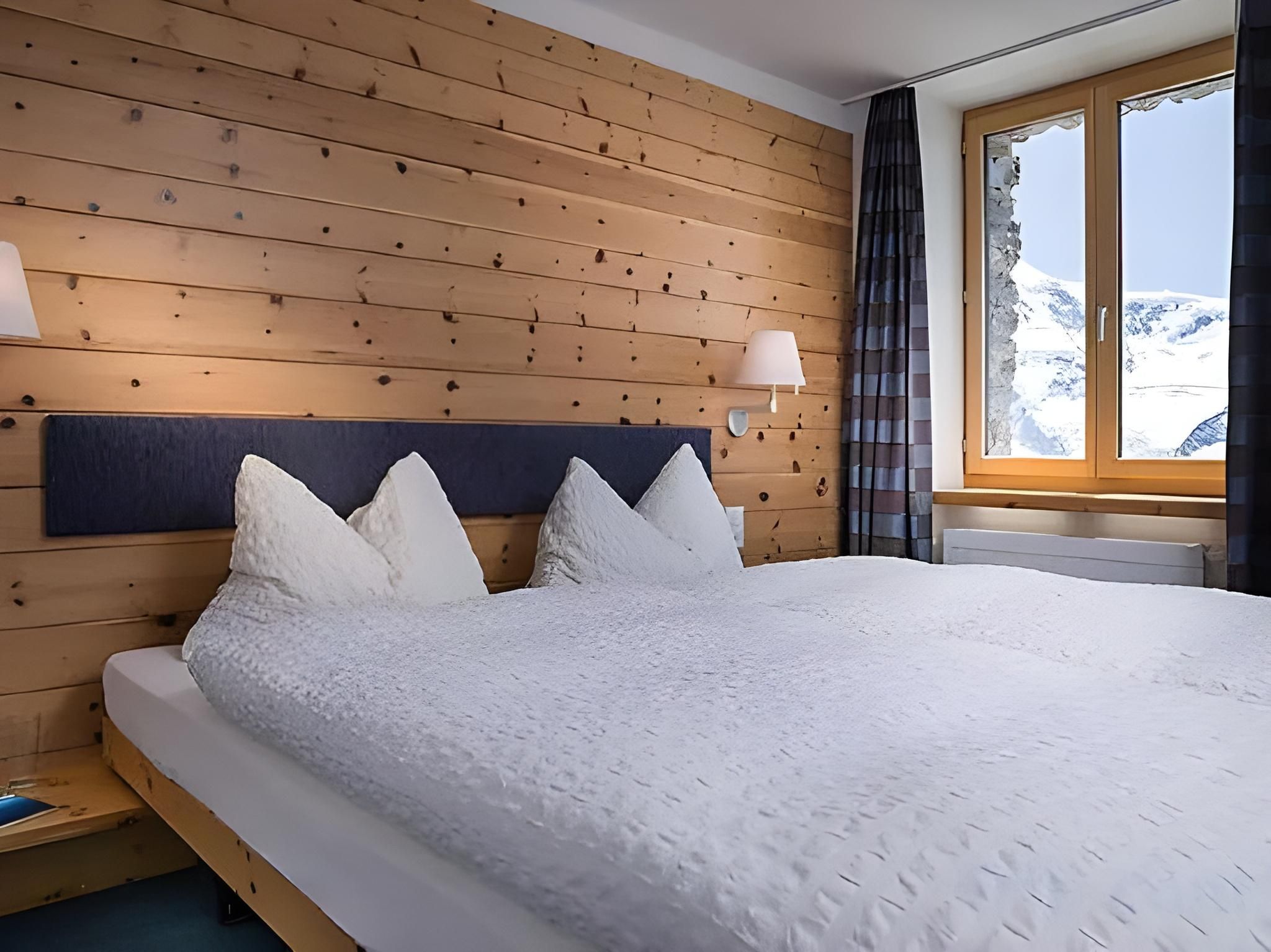 3100 Kulmhotel Gornergrat Valley View Double Room 2