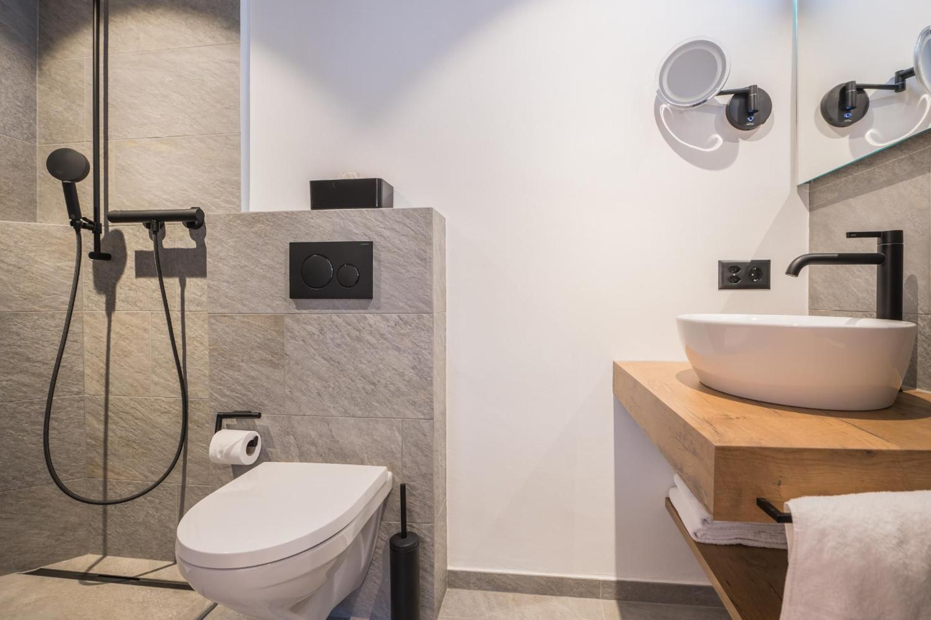 Hotel Bella Vista Zermatt Superior Queen Room 3