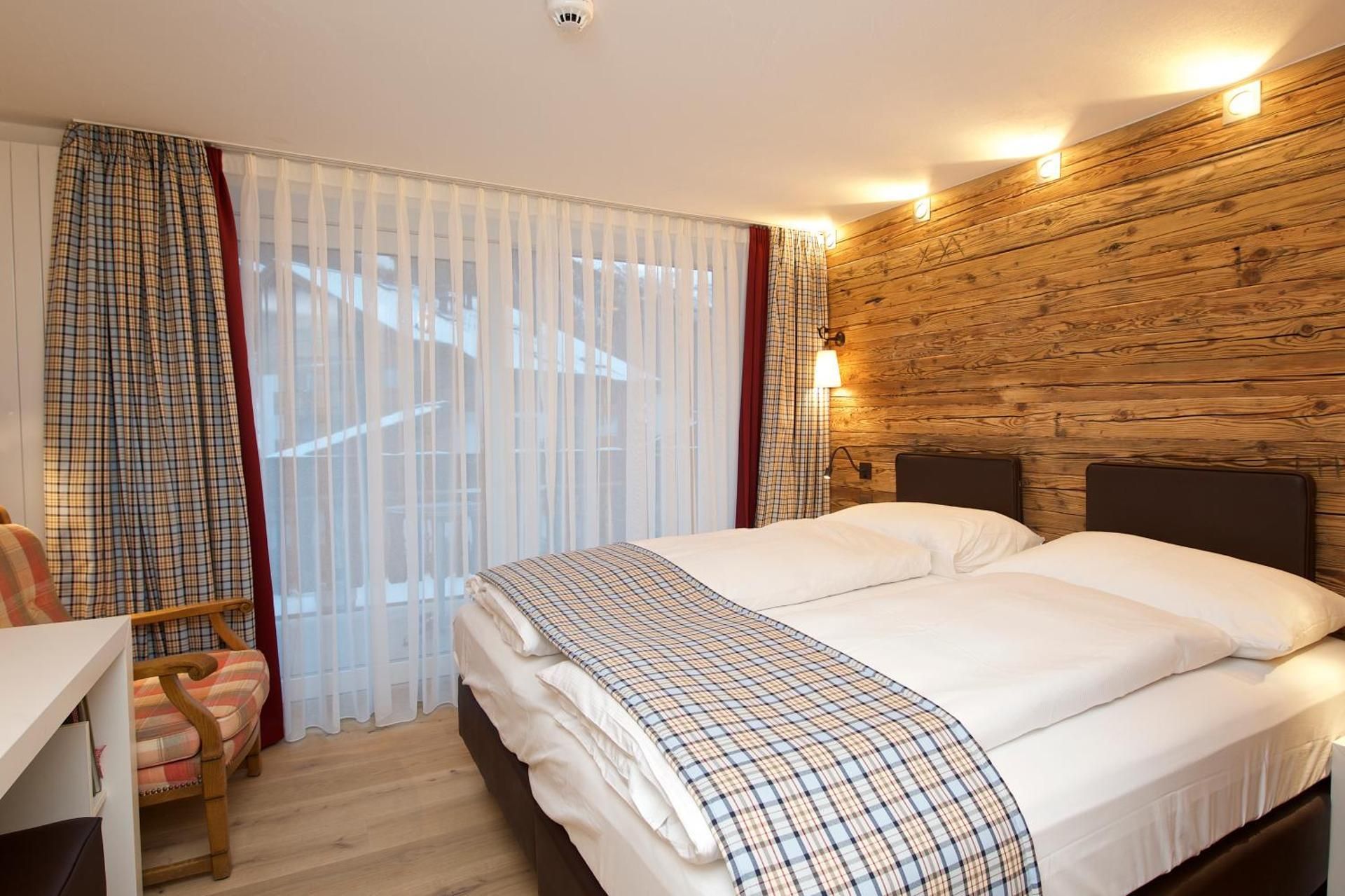 Romantic Double Room with Balcony and Matterhorn View