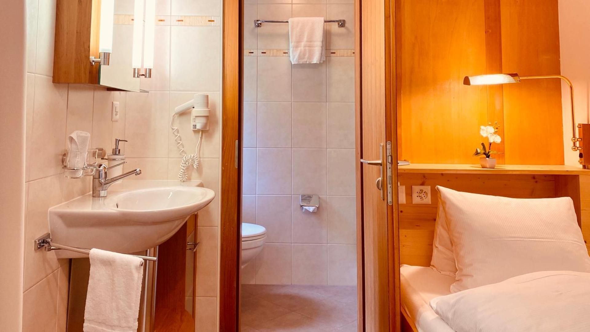 Hotel Capricorn Single Room 3