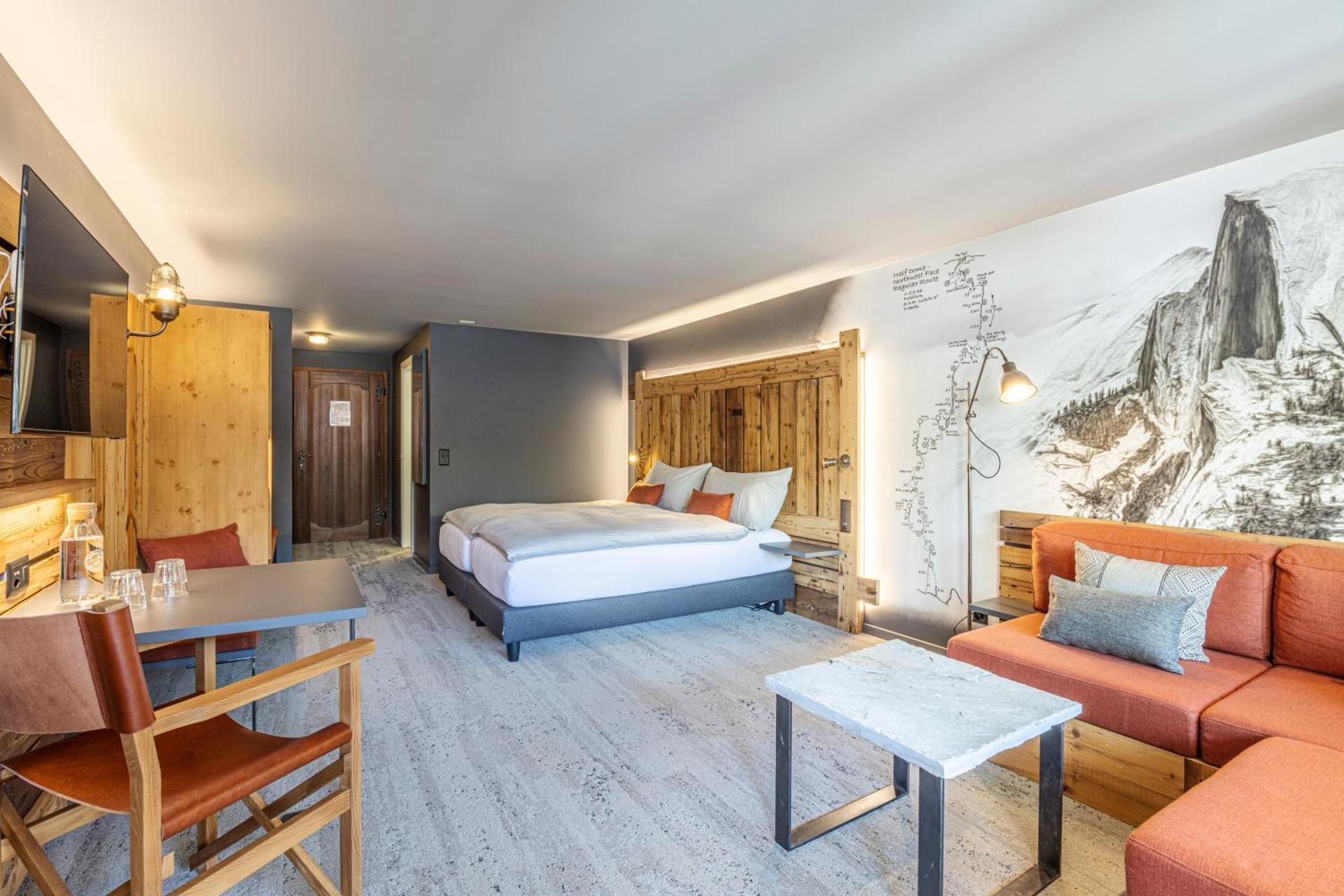 Double Room with Mountain View and Balcony