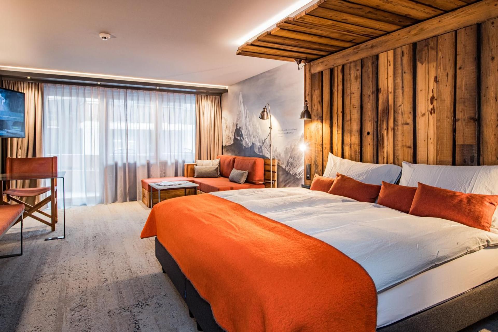 Double Room with Mountain View and Balcony