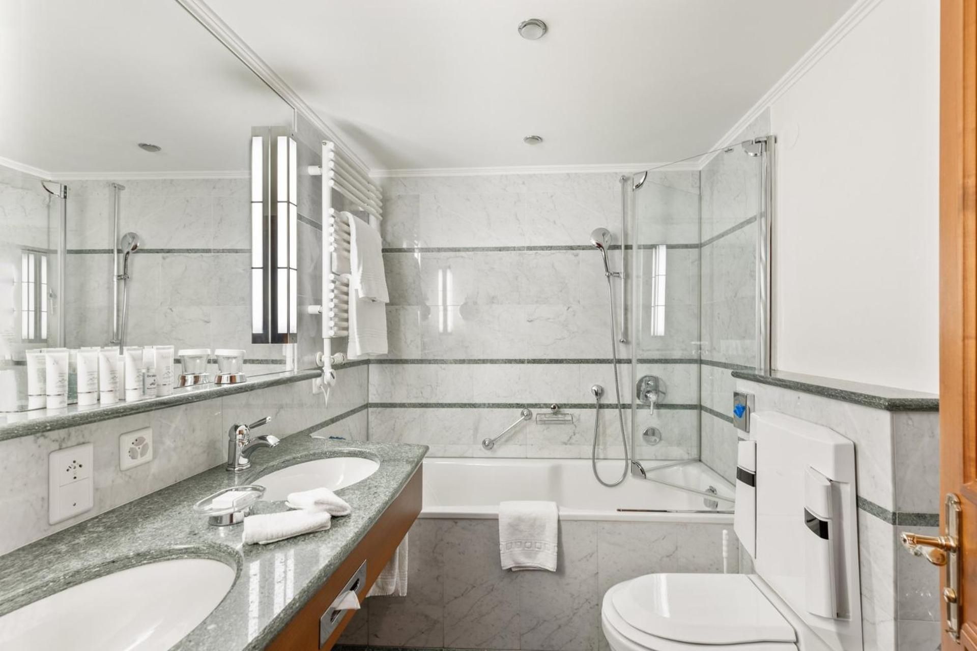 Grand Hotel Zermatterhof Double Room 3