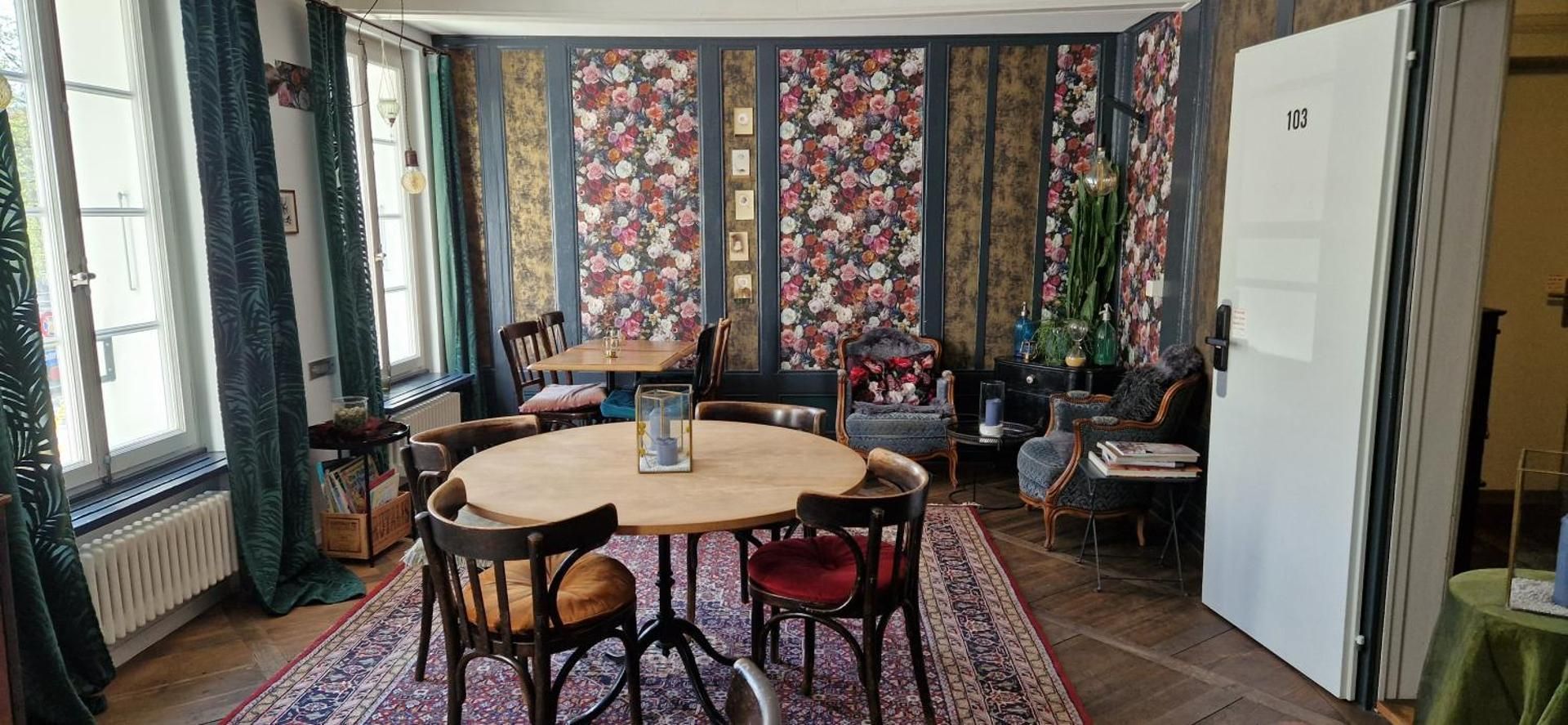 shared lounge/tv area