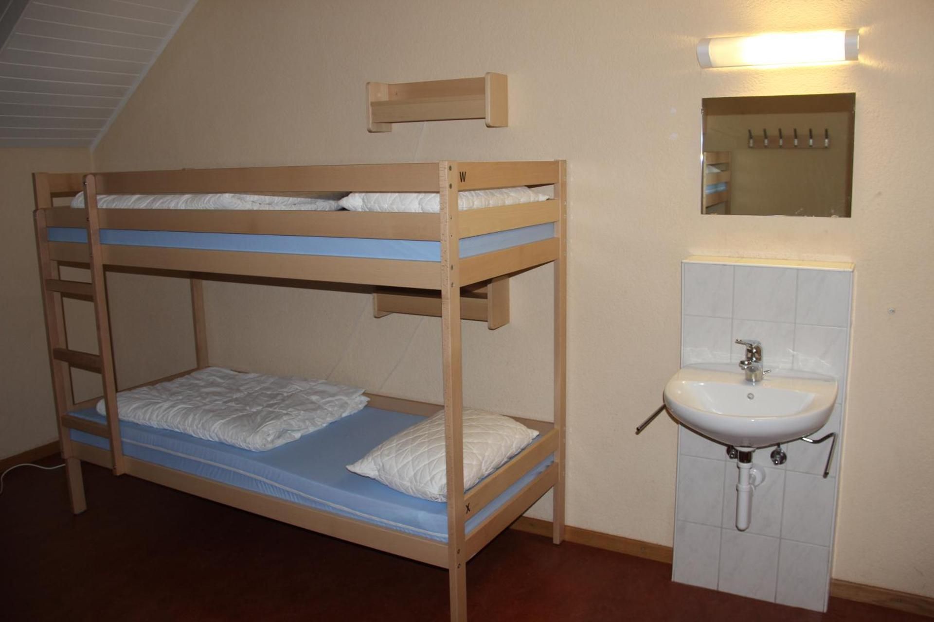 Economy Twin Room with Shared Bathroom
