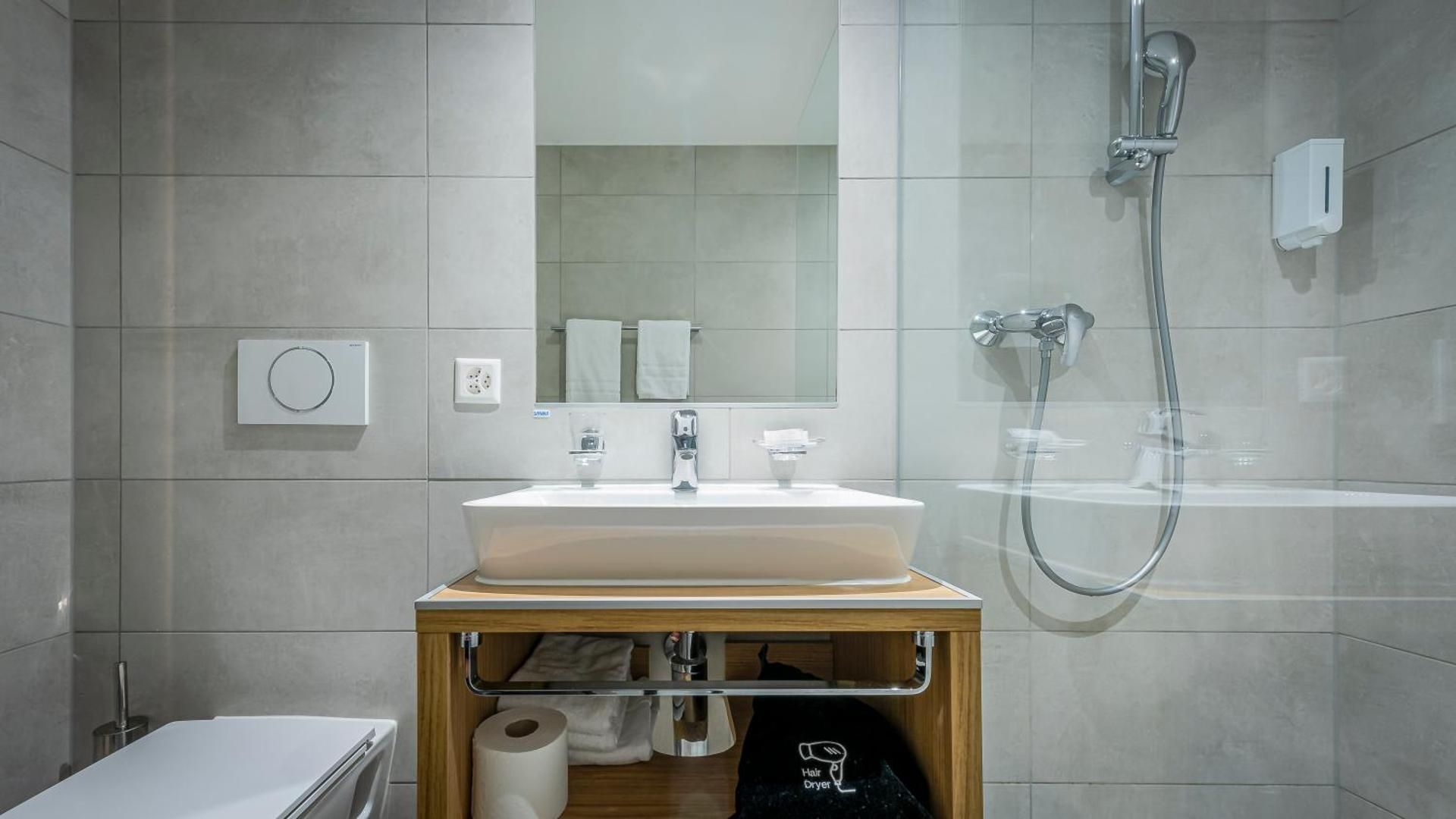 Deluxe Courtyard Junior Suite with Kitchenette - Disability Access