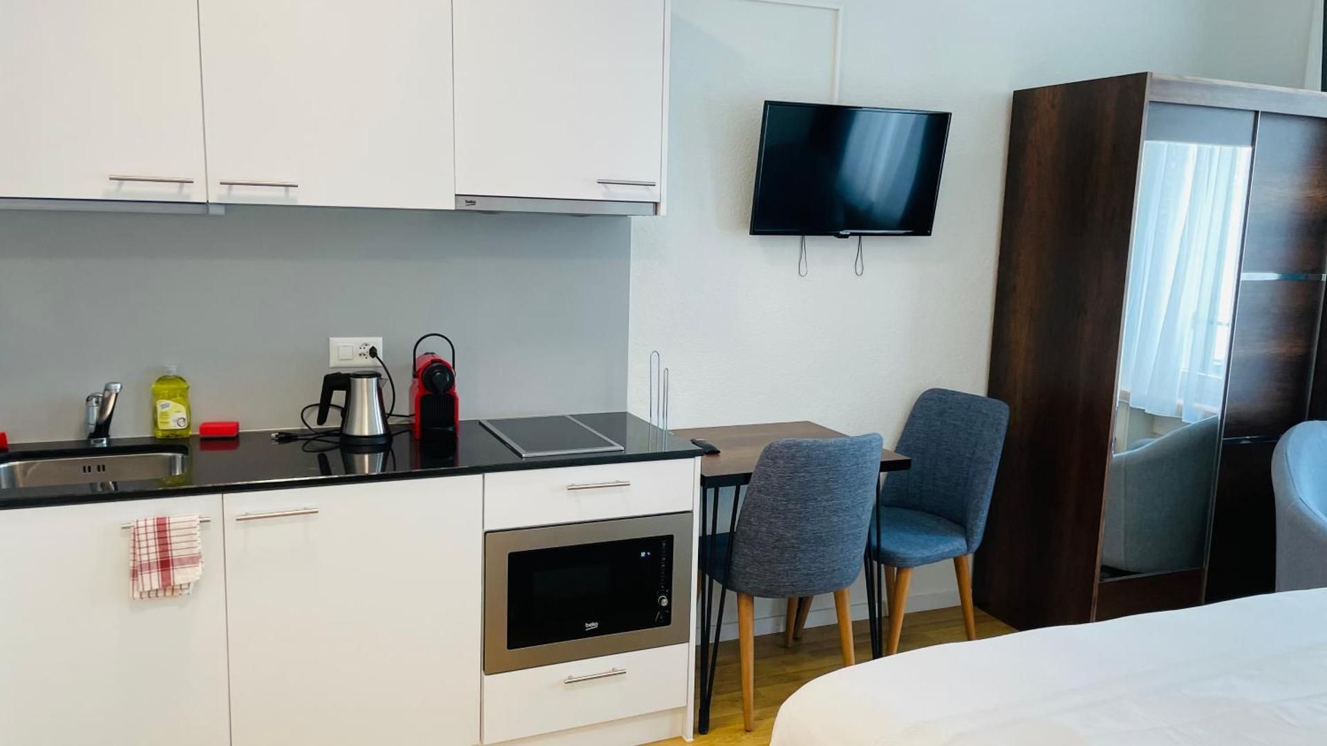 Akomo Bern Double Room with Private Bathroom 3