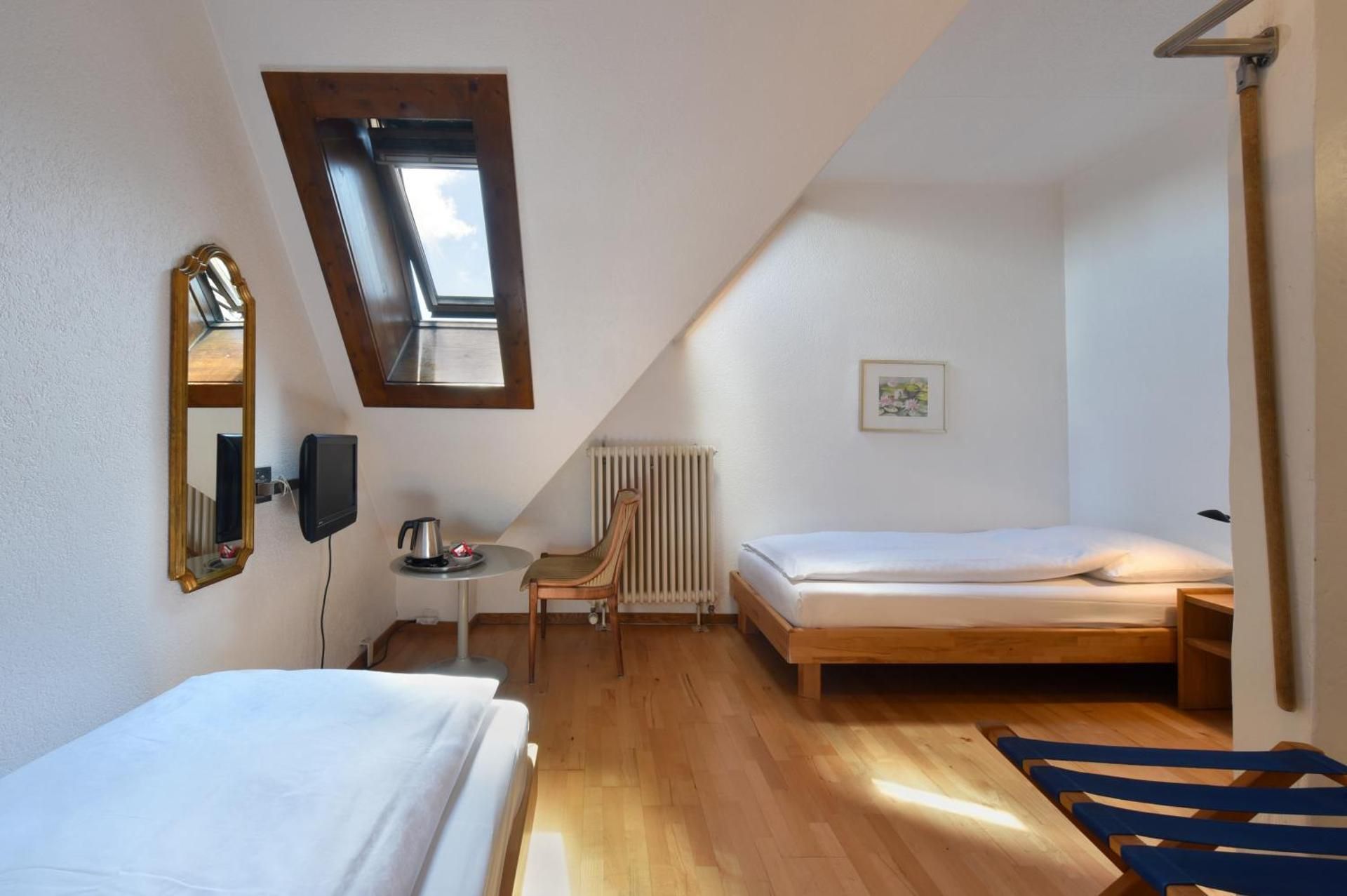 Hotel National Bern Economy Twin Room with Private External Bathroom 2