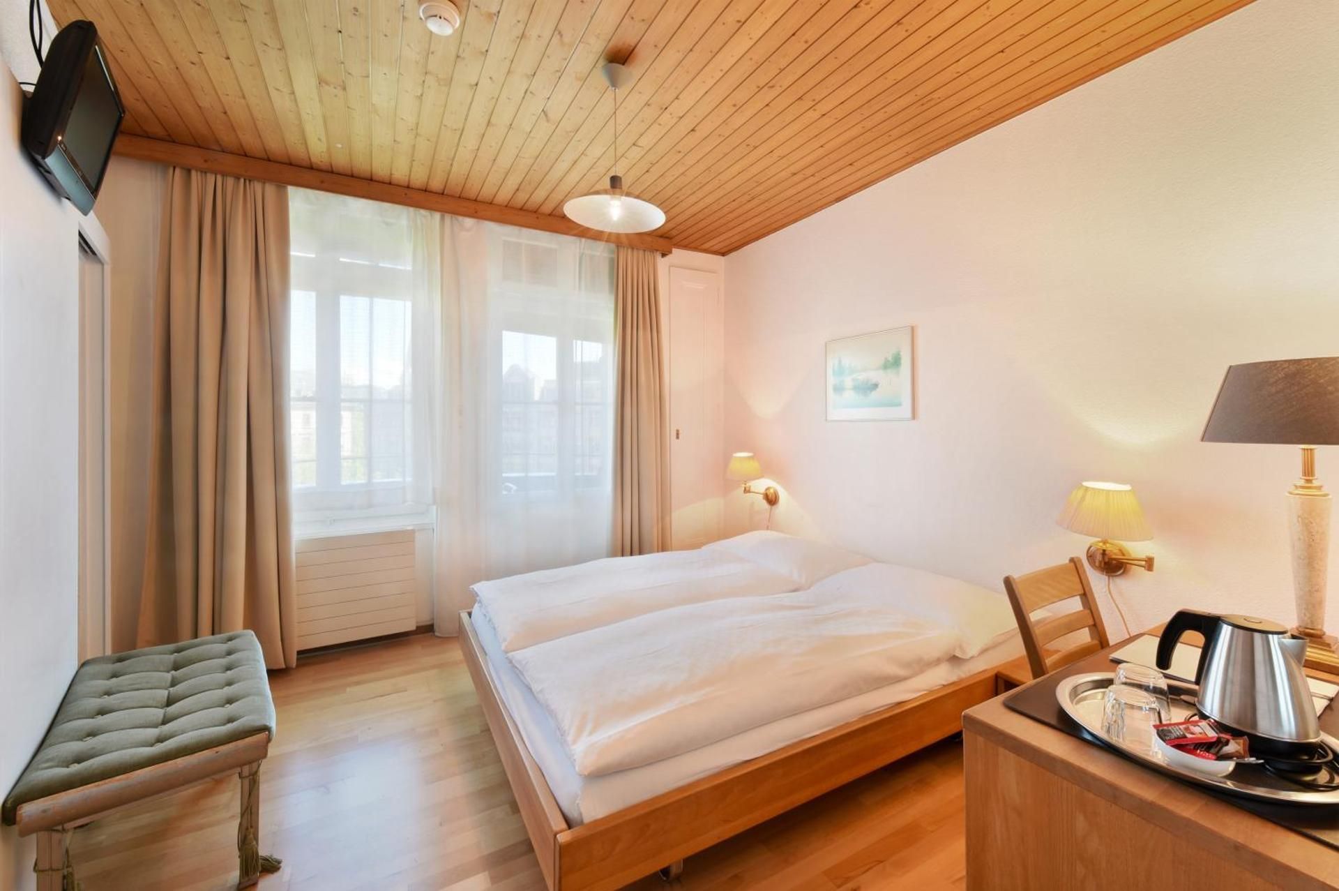 Standard Queen Room