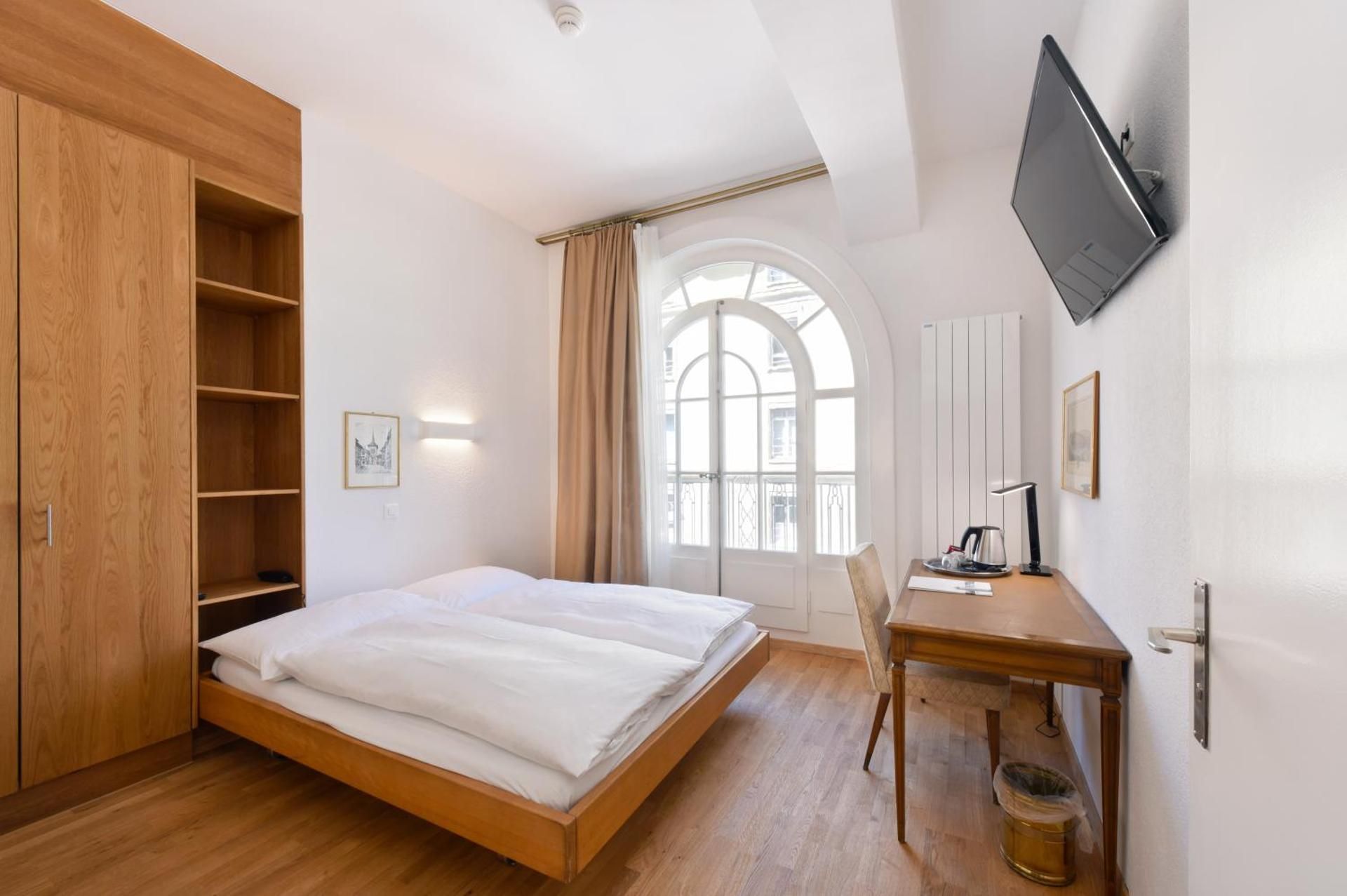 Standard Queen Room