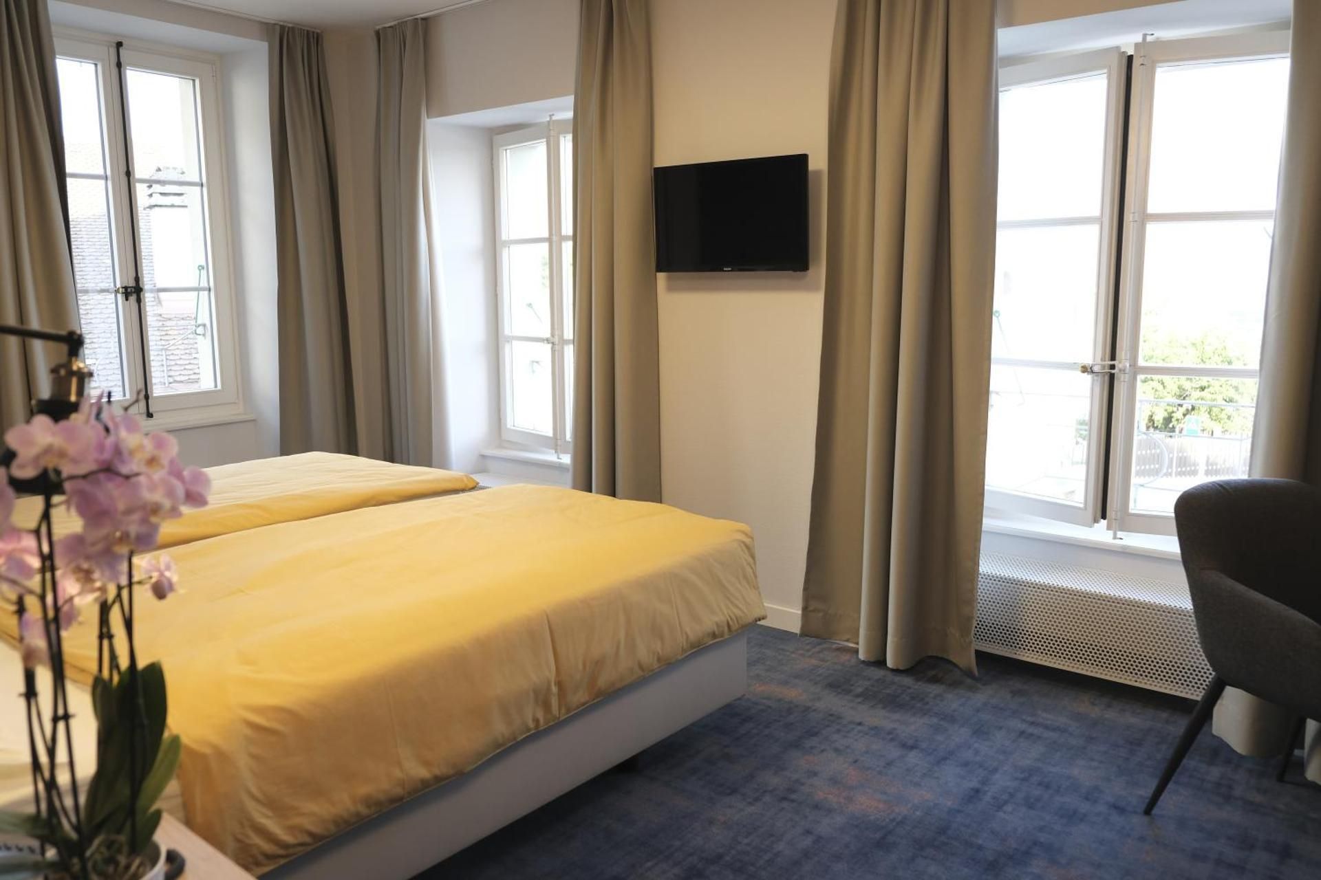 Double or Twin Room with Lake View