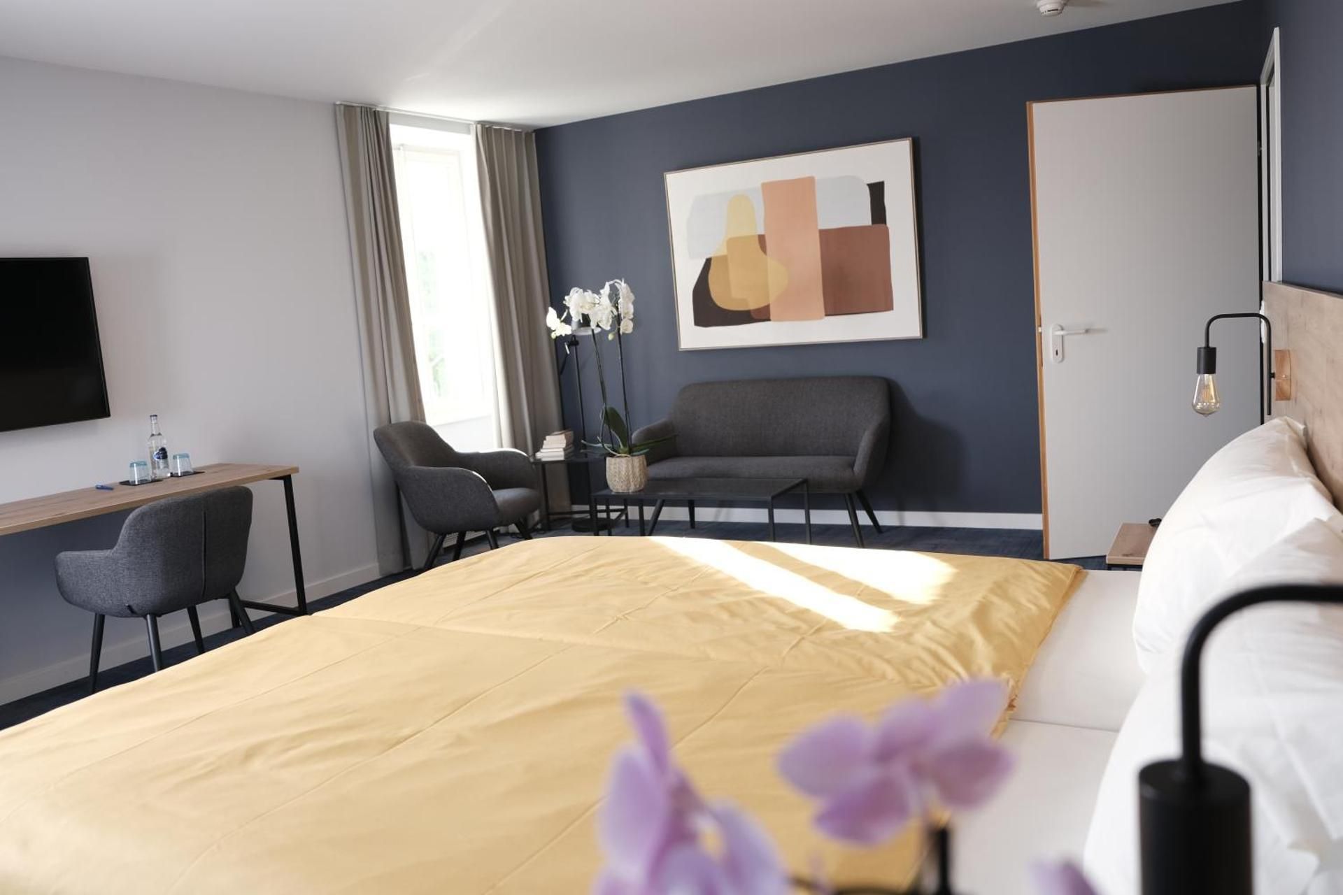 Suite with Lake View