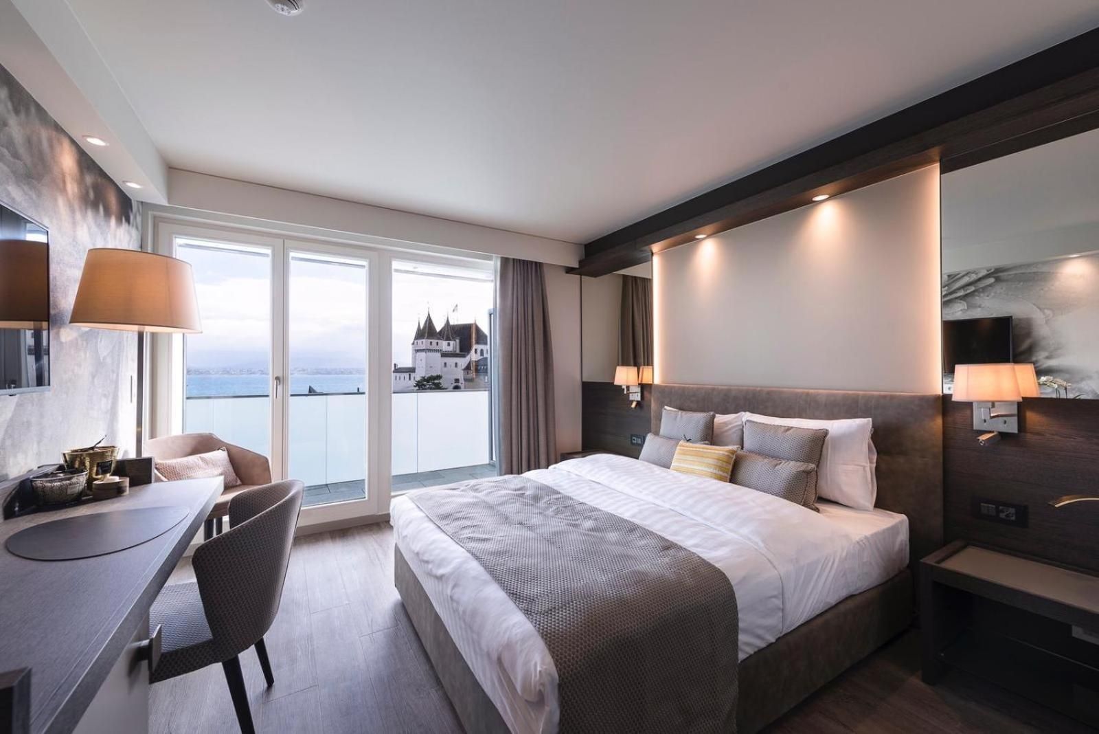 Double or Twin Room with Lake View