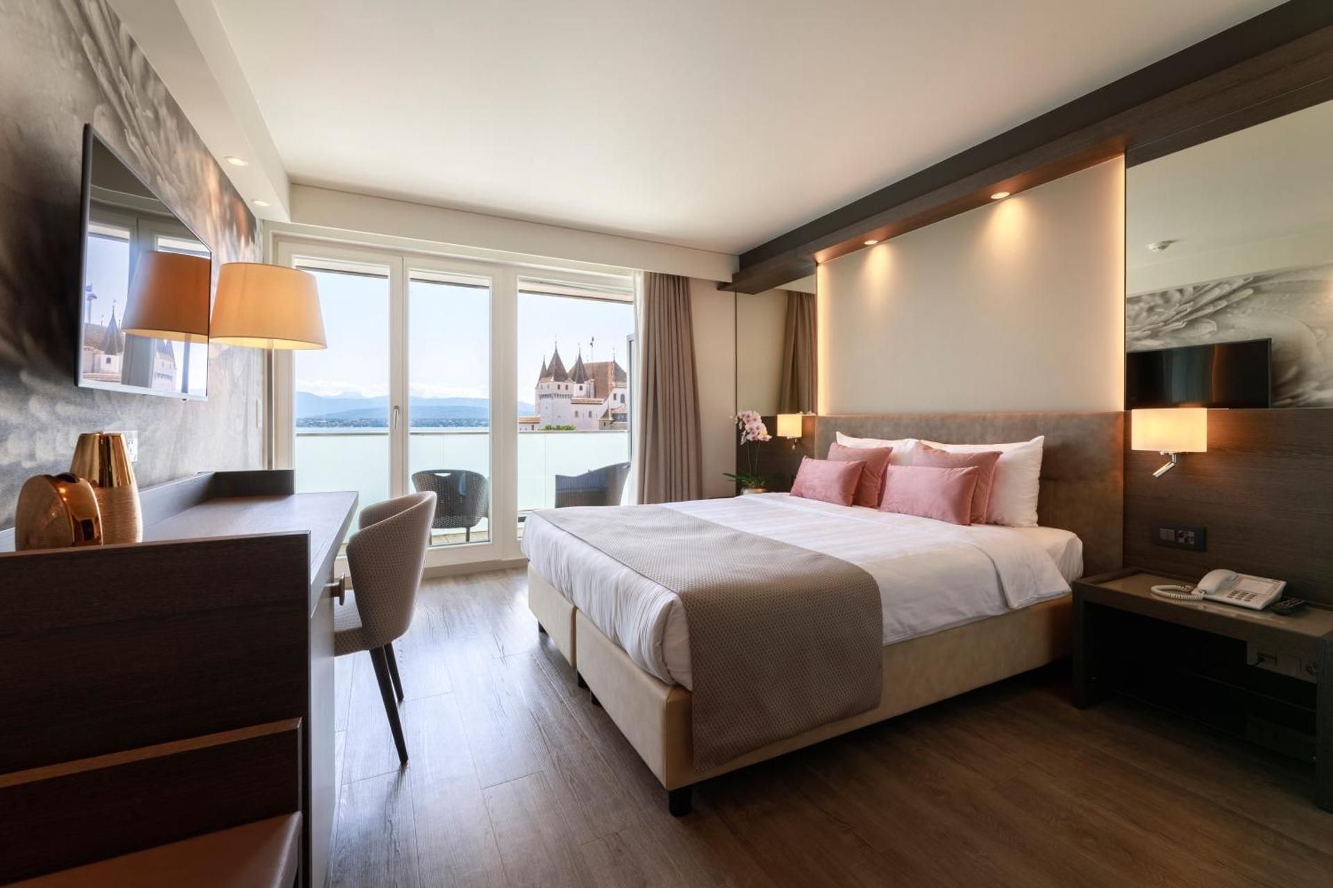 Double or Twin Room with Lake View