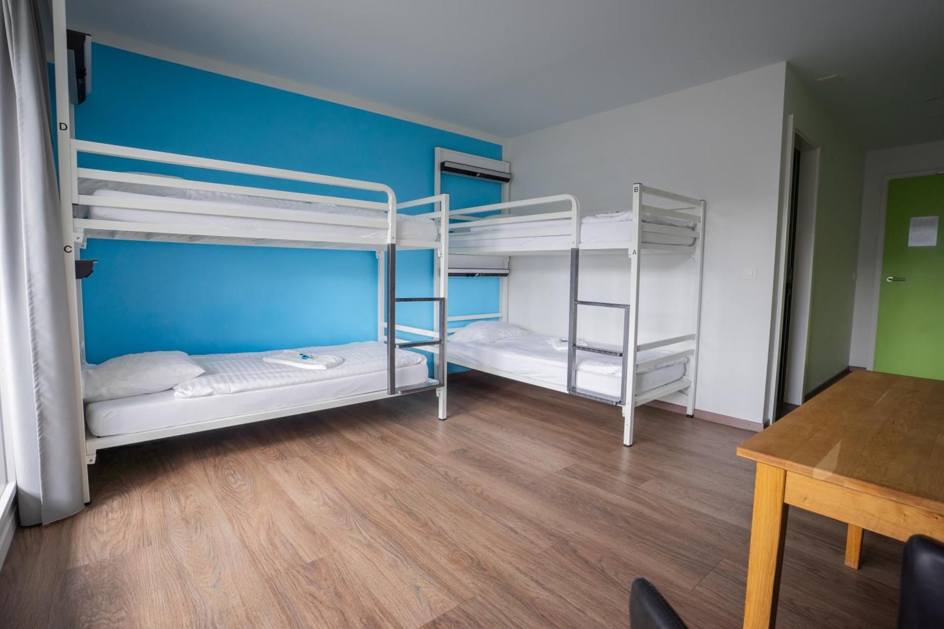 Nyon Hostel Economy Quadruple Room with Bathroom 3